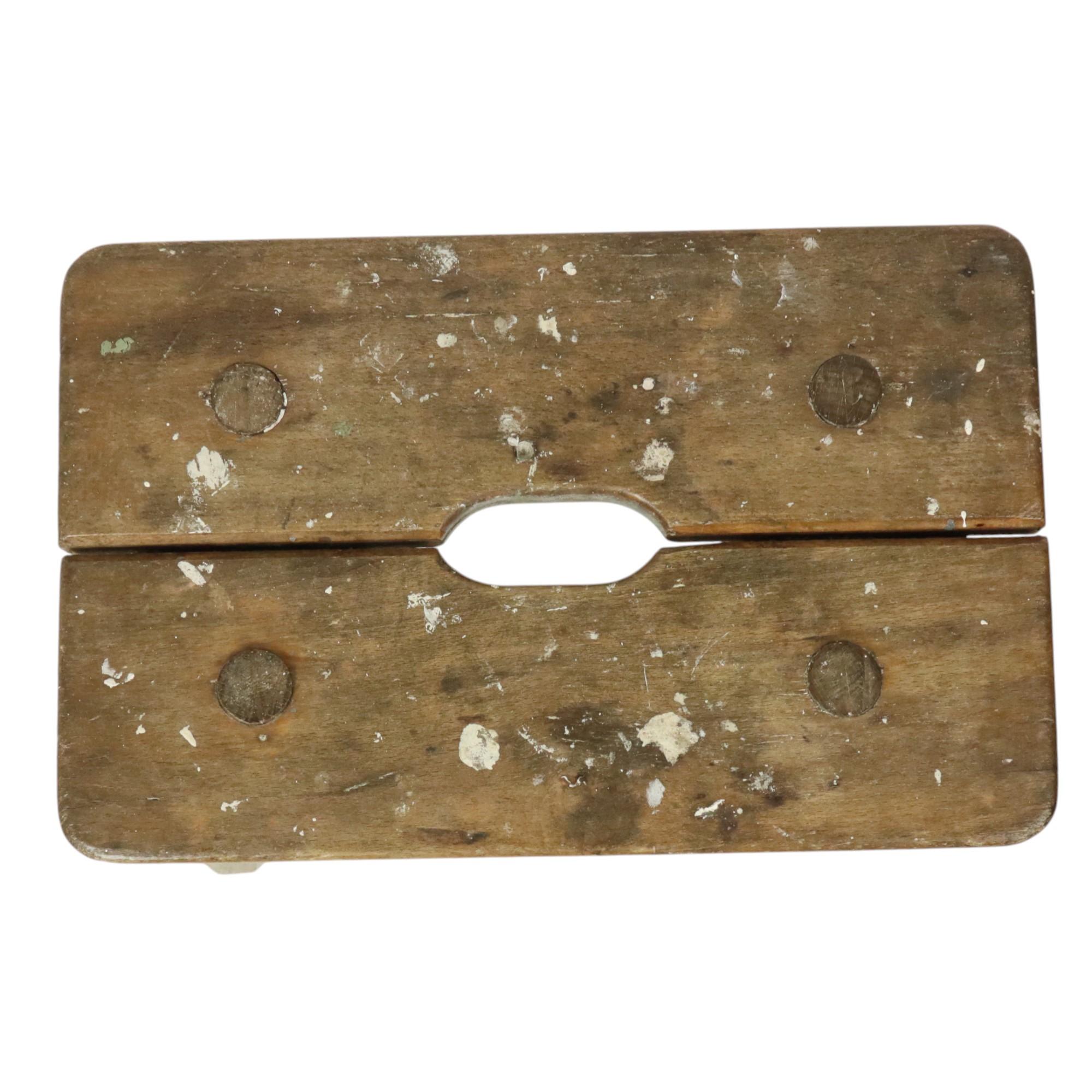 Tabouret de lait de caractère Tabouret en bois massif Rustique en vente 7