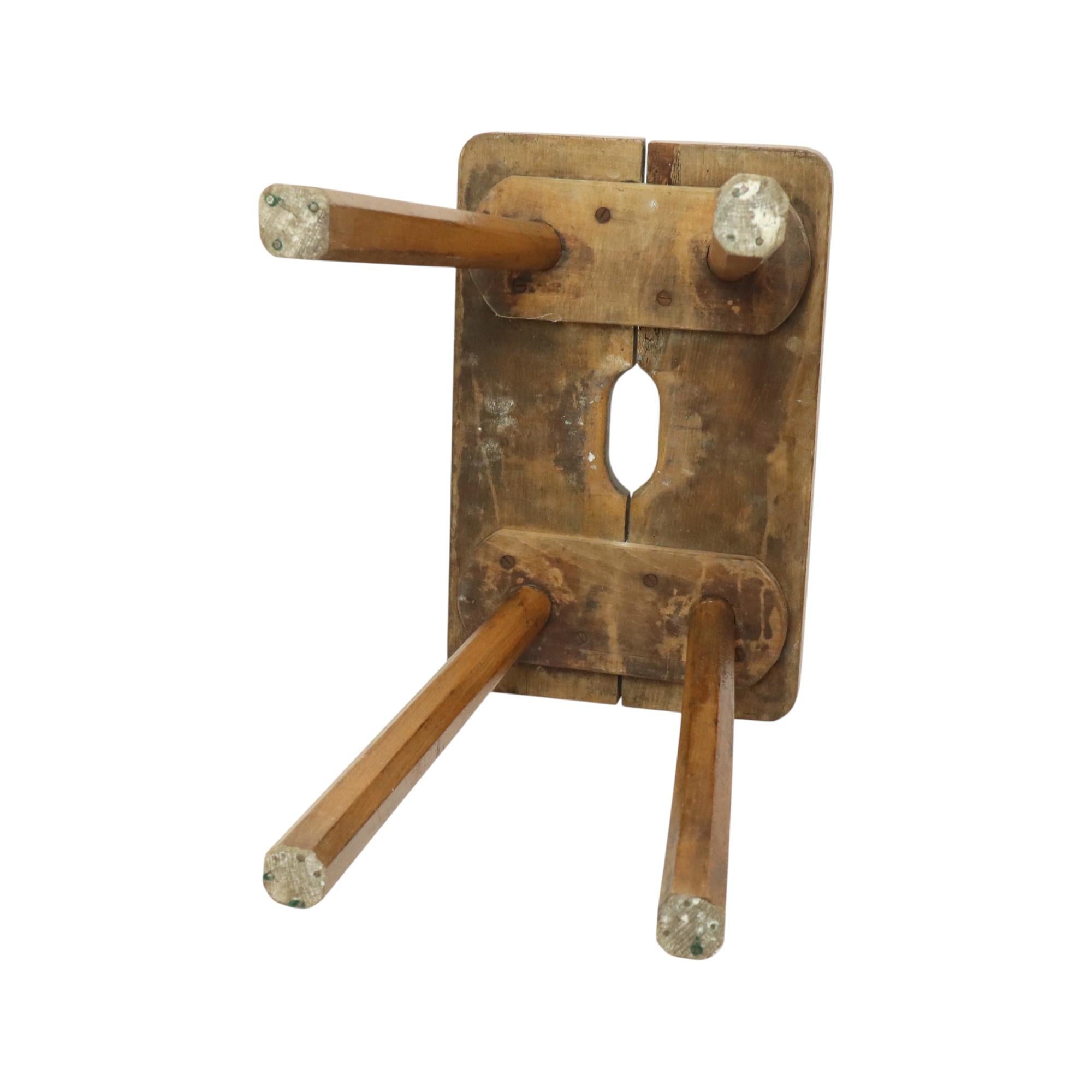 Tabouret de lait de caractère Tabouret en bois massif Rustique en vente 9