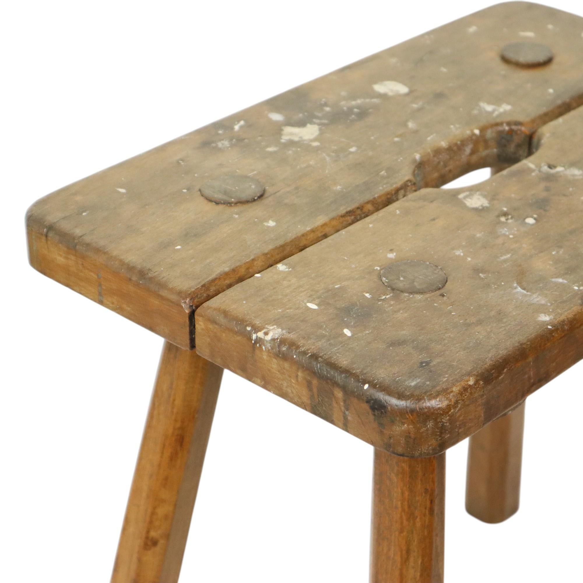 Début du 20ème siècle Tabouret de lait de caractère Tabouret en bois massif Rustique en vente