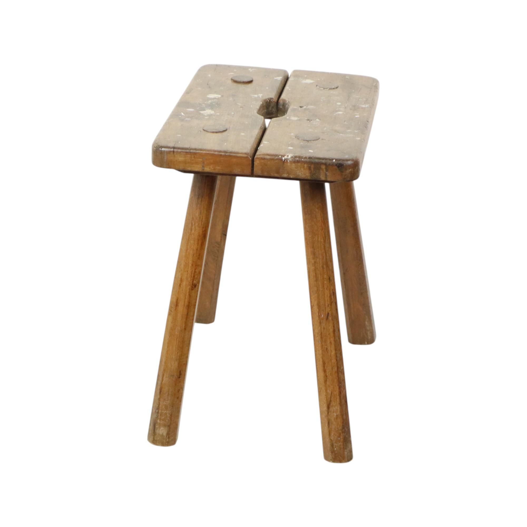 Tabouret de lait de caractère Tabouret en bois massif Rustique en vente 1