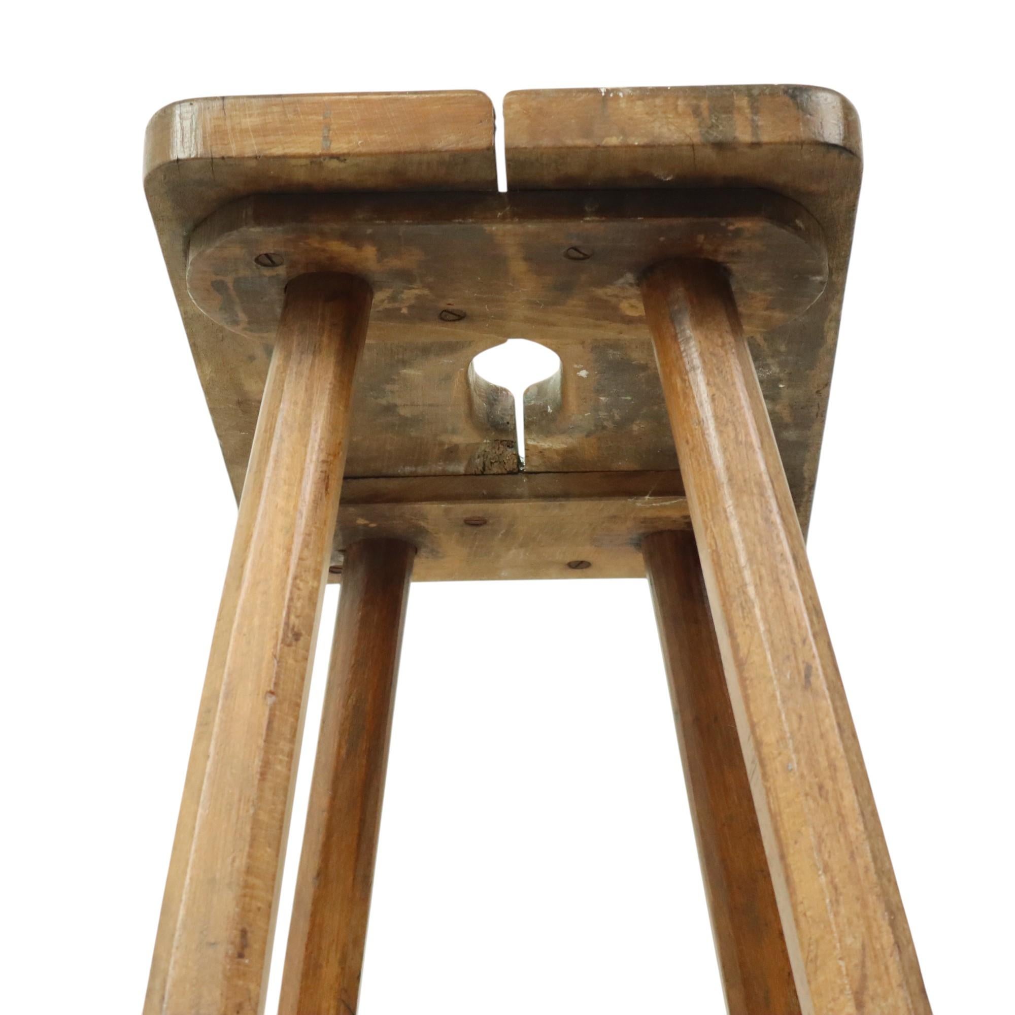 Tabouret de lait de caractère Tabouret en bois massif Rustique en vente 2