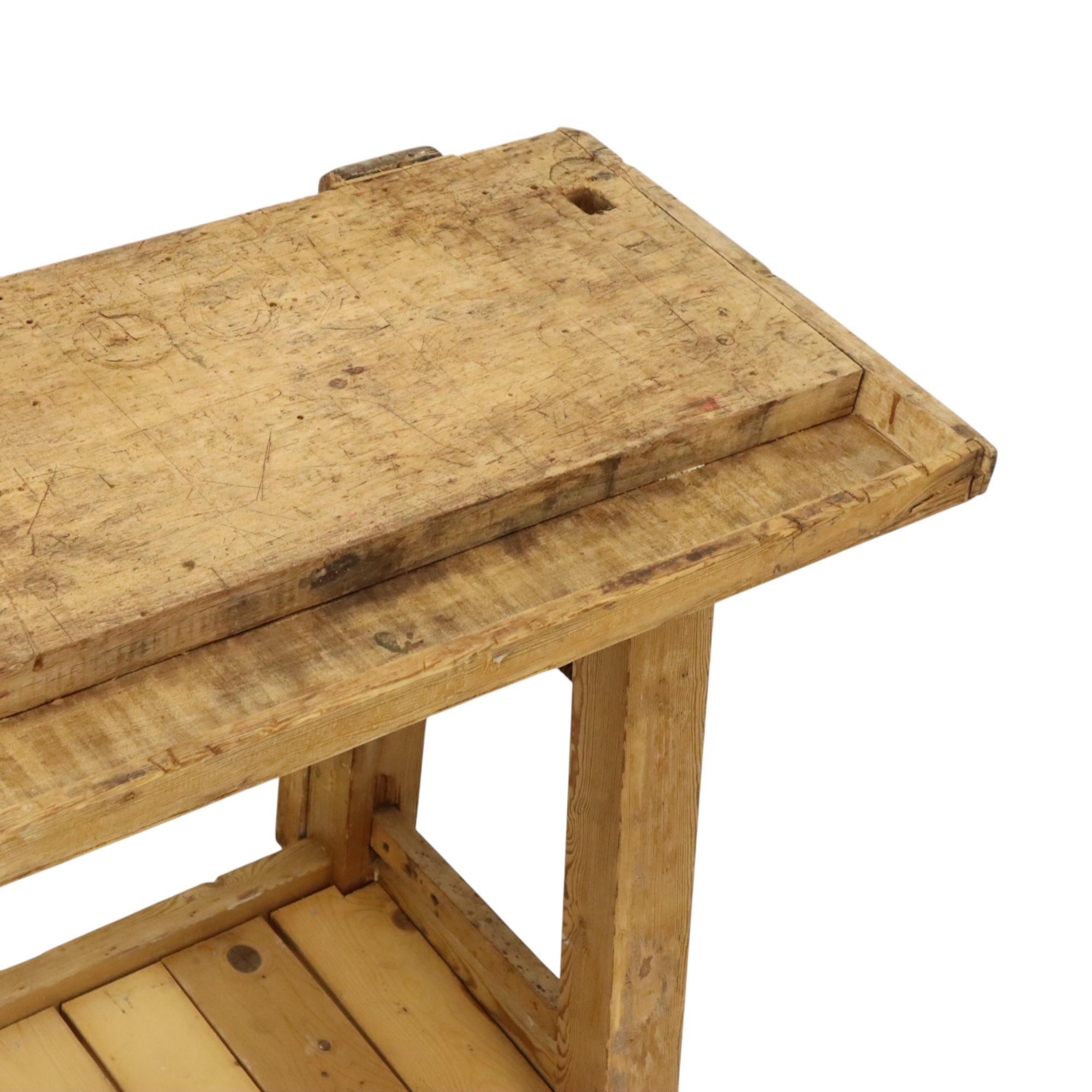 Antico banco da lavoro industriale in legno massiccio di 116 cm in vendita 8