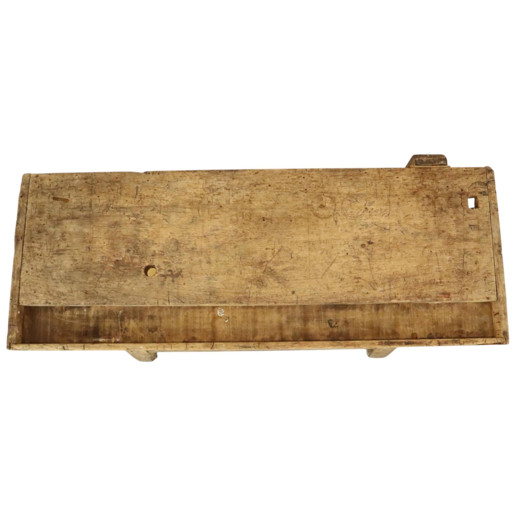 Antico banco da lavoro industriale in legno massiccio di 116 cm in vendita 9