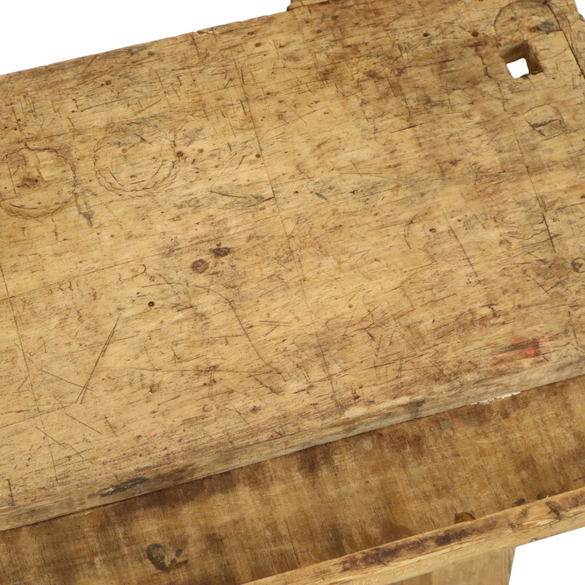 Antico banco da lavoro industriale in legno massiccio di 116 cm in vendita 10