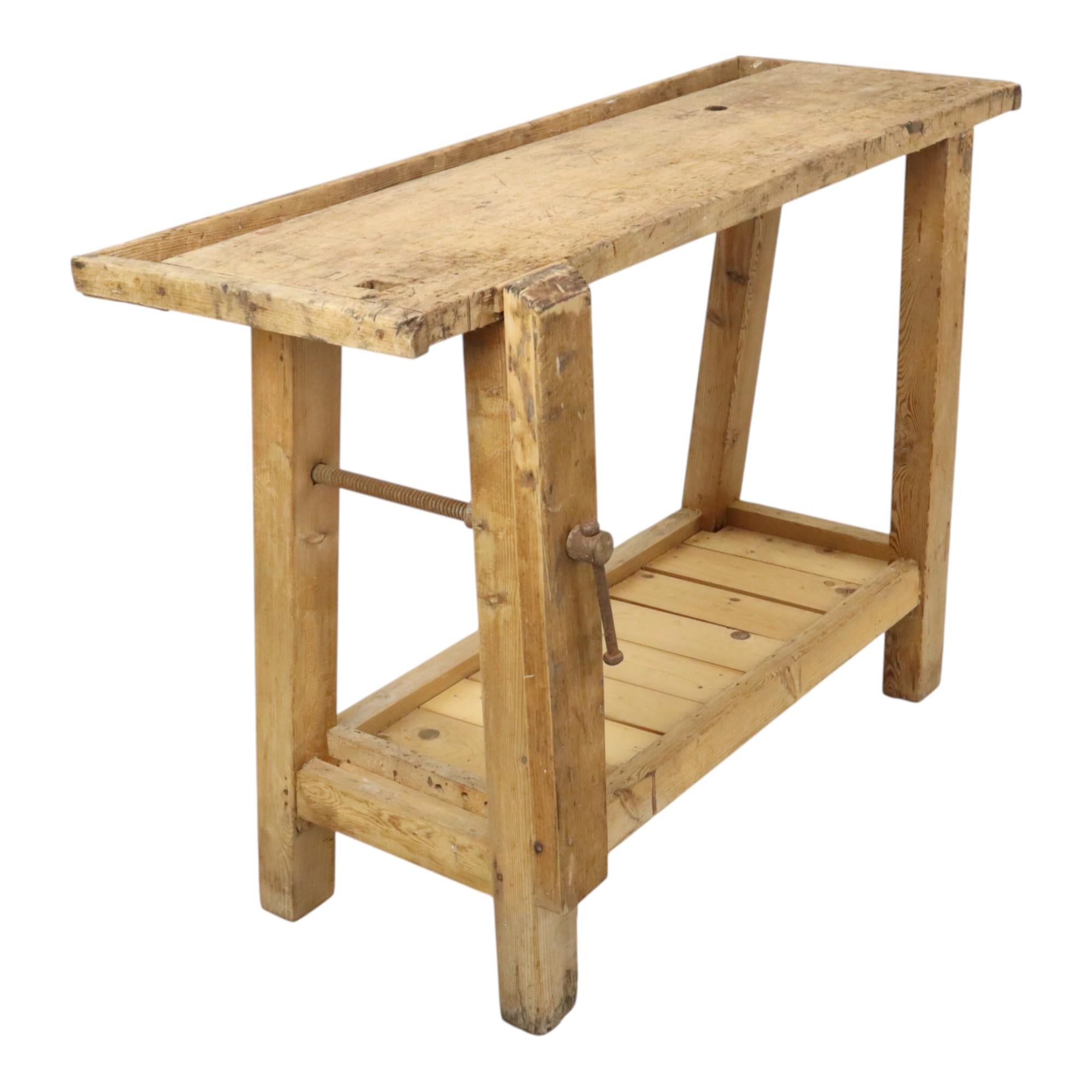 Europeo Antico banco da lavoro industriale in legno massiccio di 116 cm in vendita