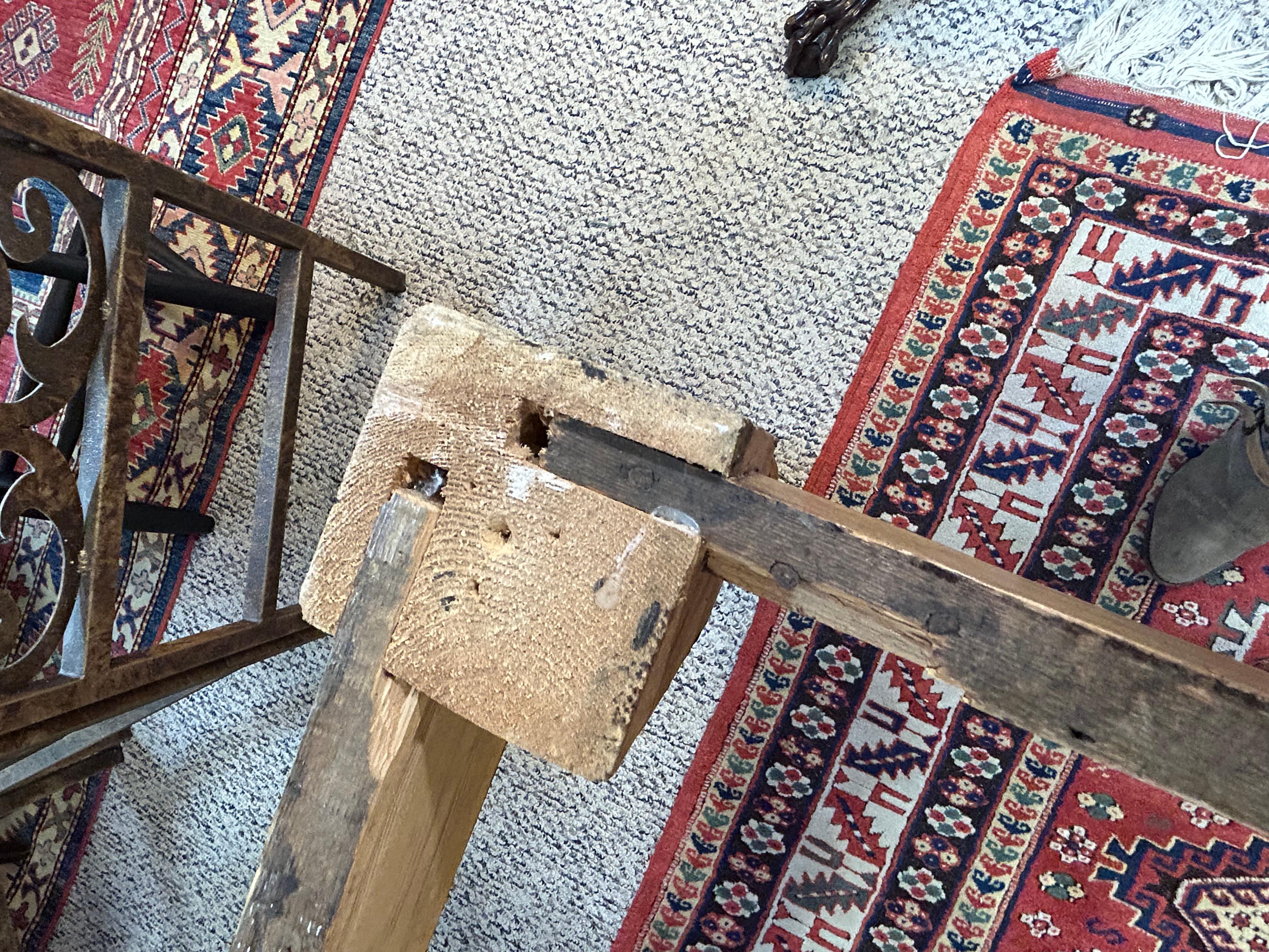 Rustikaler Kiefer-Schreibtisch mit einer Schublade im Angebot 6