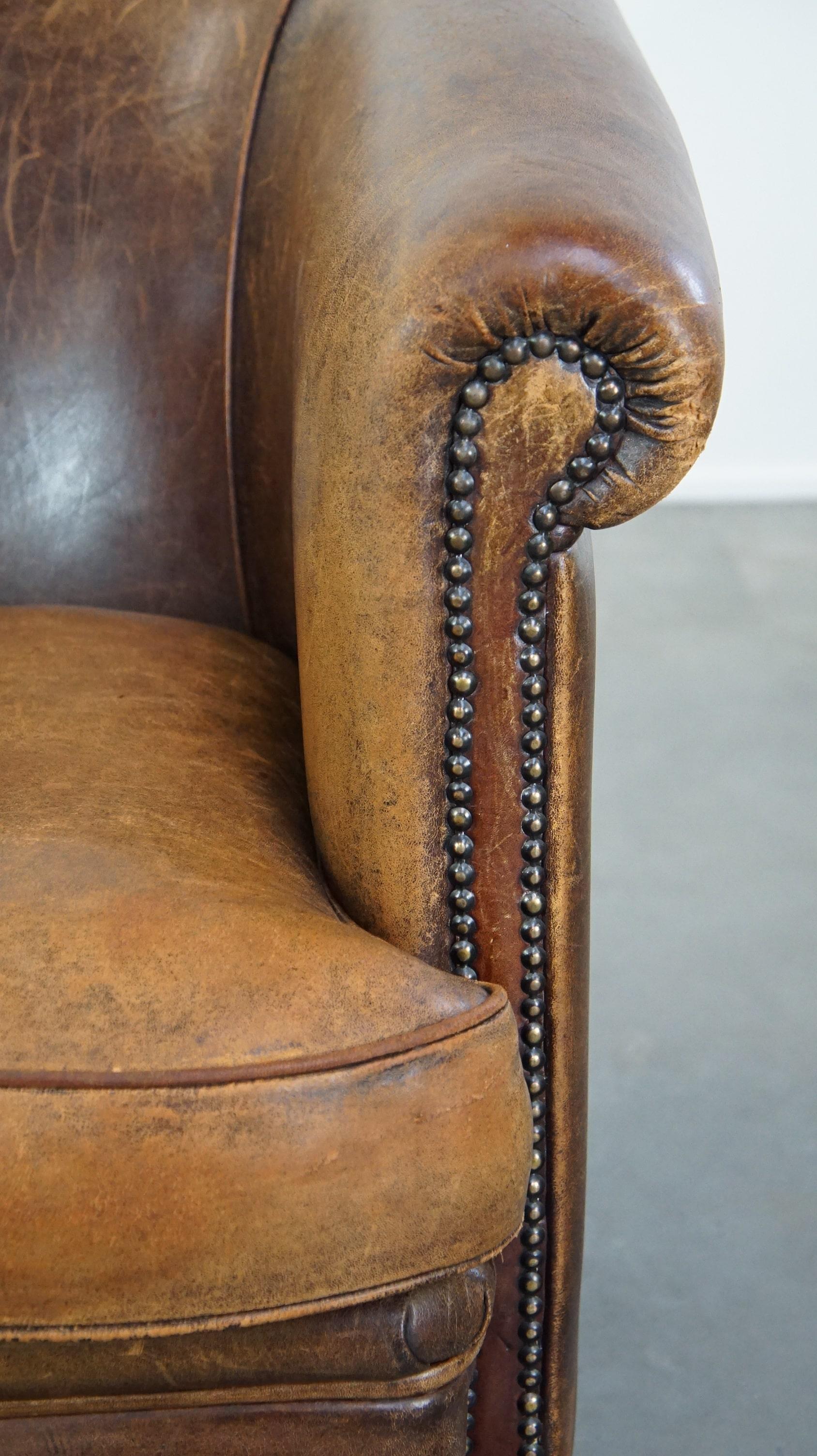 Fauteuil club en cuir de mouton avec un aspect luxueux et rustique en vente 5