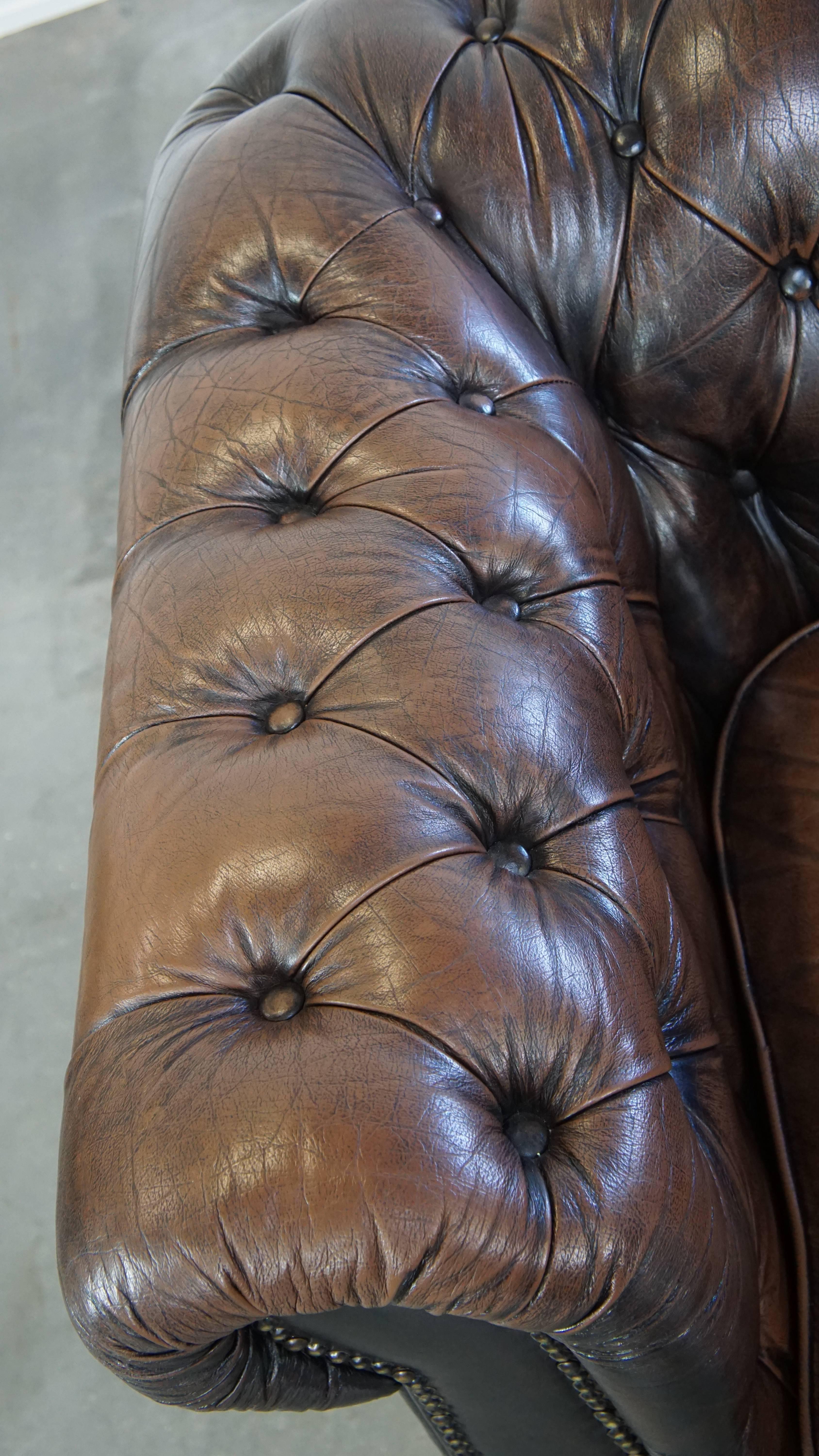 Characterful, stately English Chesterfield armchair made of cowhide leather For Sale 1