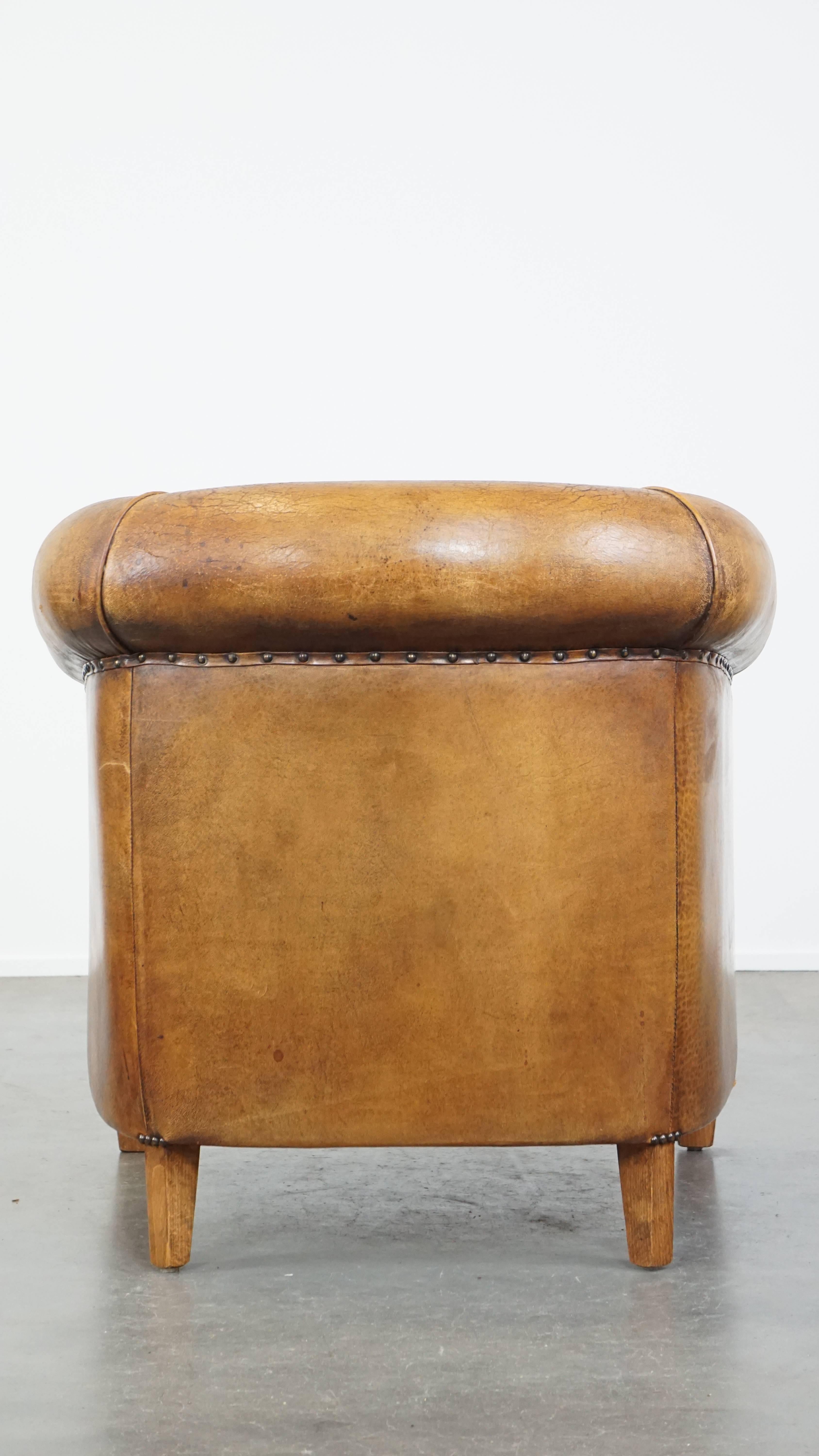 Fait main Fauteuil club caractéristique de couleur cognac en cuir de mouton en vente