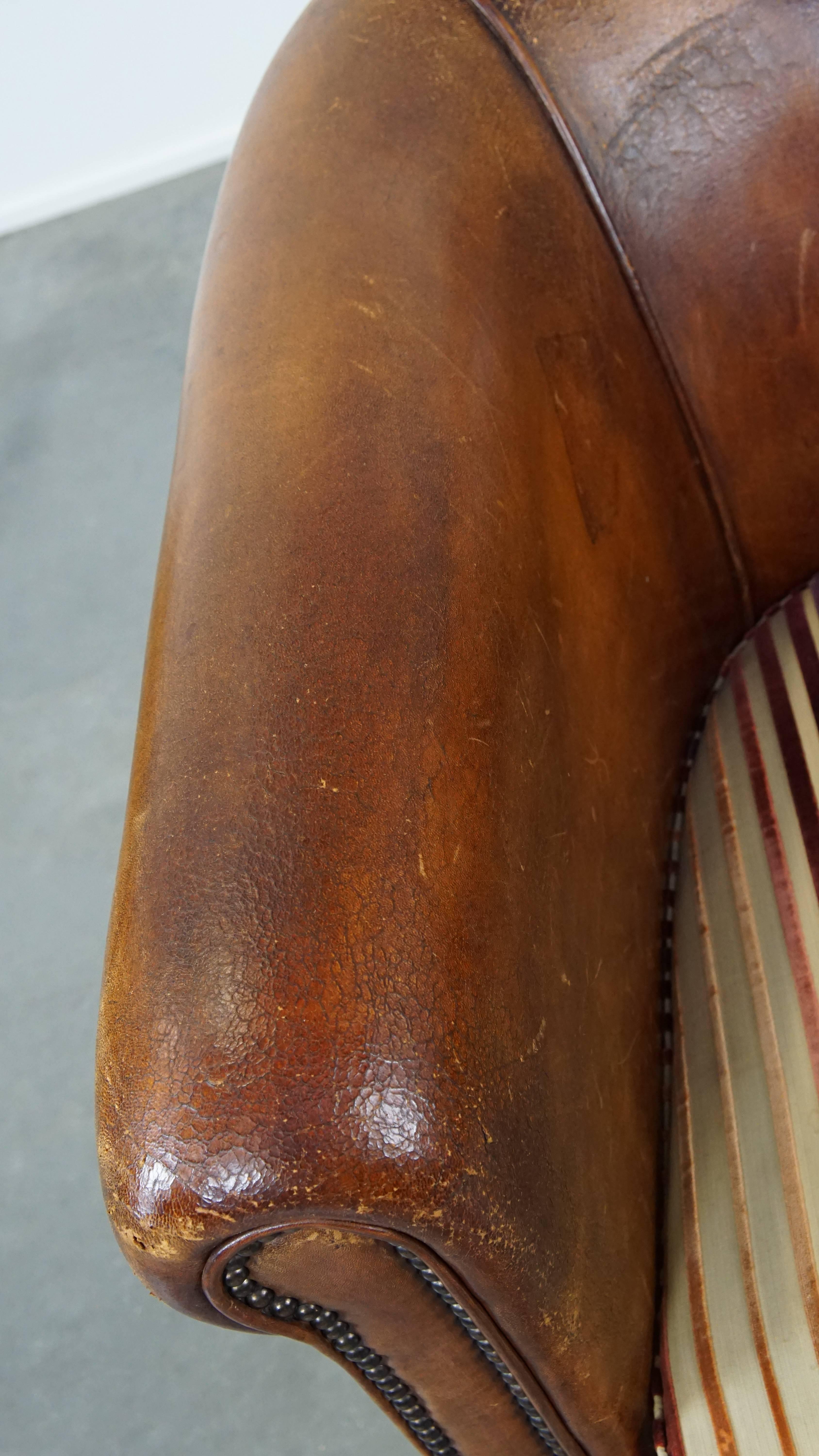 Cuir Fauteuil club caractéristique de couleur cognac en cuir de mouton en vente