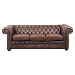 Divano a 3 posti Chesterfield inglese in pelle di vacchetta vintage di grande carattere