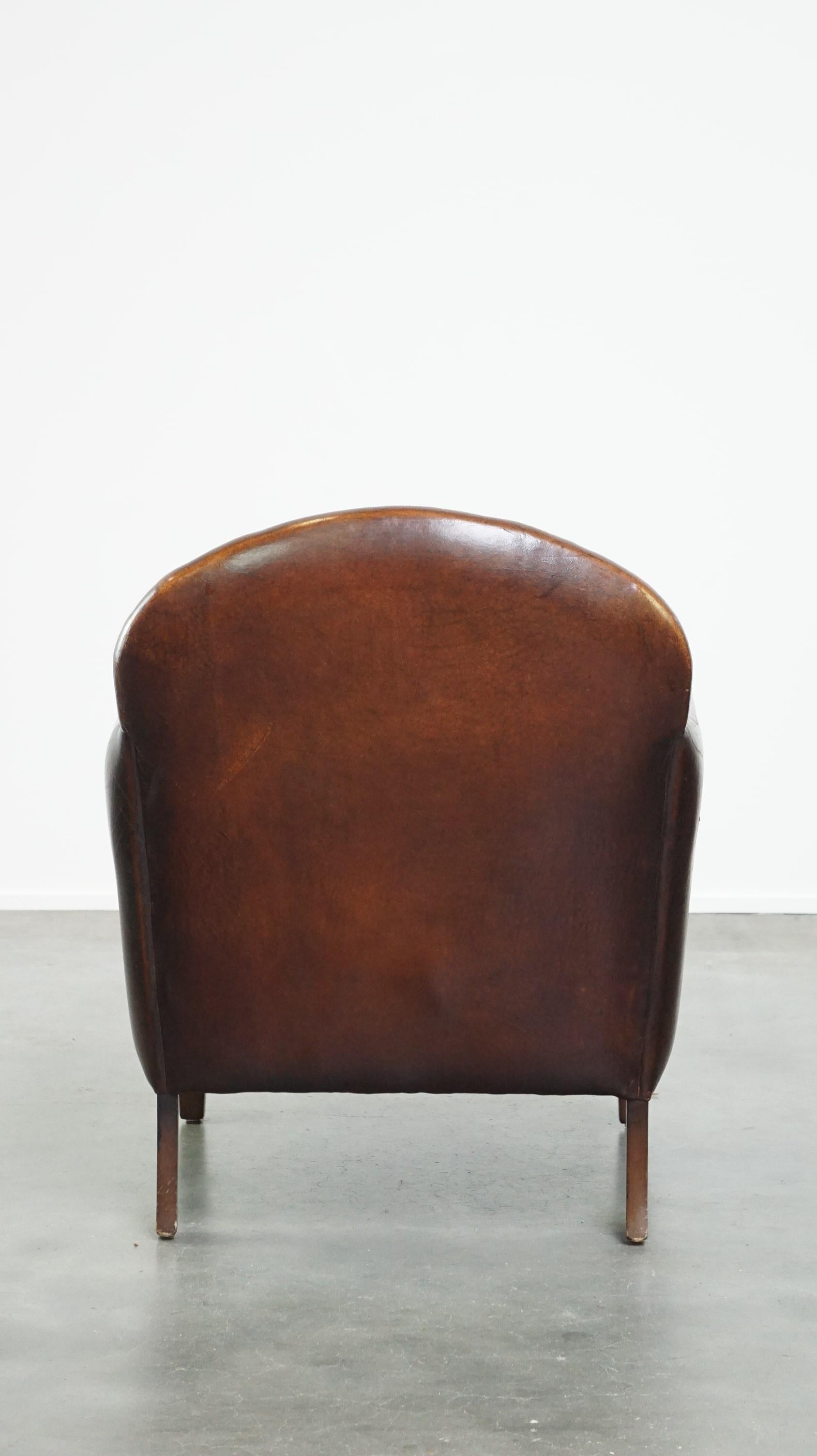 Charaktervoller Sessel im Vintage-Design aus wunderschön patiniertem Schafsfell im Zustand „Relativ gut“ im Angebot in Harderwijk, NL
