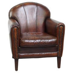 Fauteuil au design vintage caractéristique fabriqué en peau de mouton magnifiquement patinée