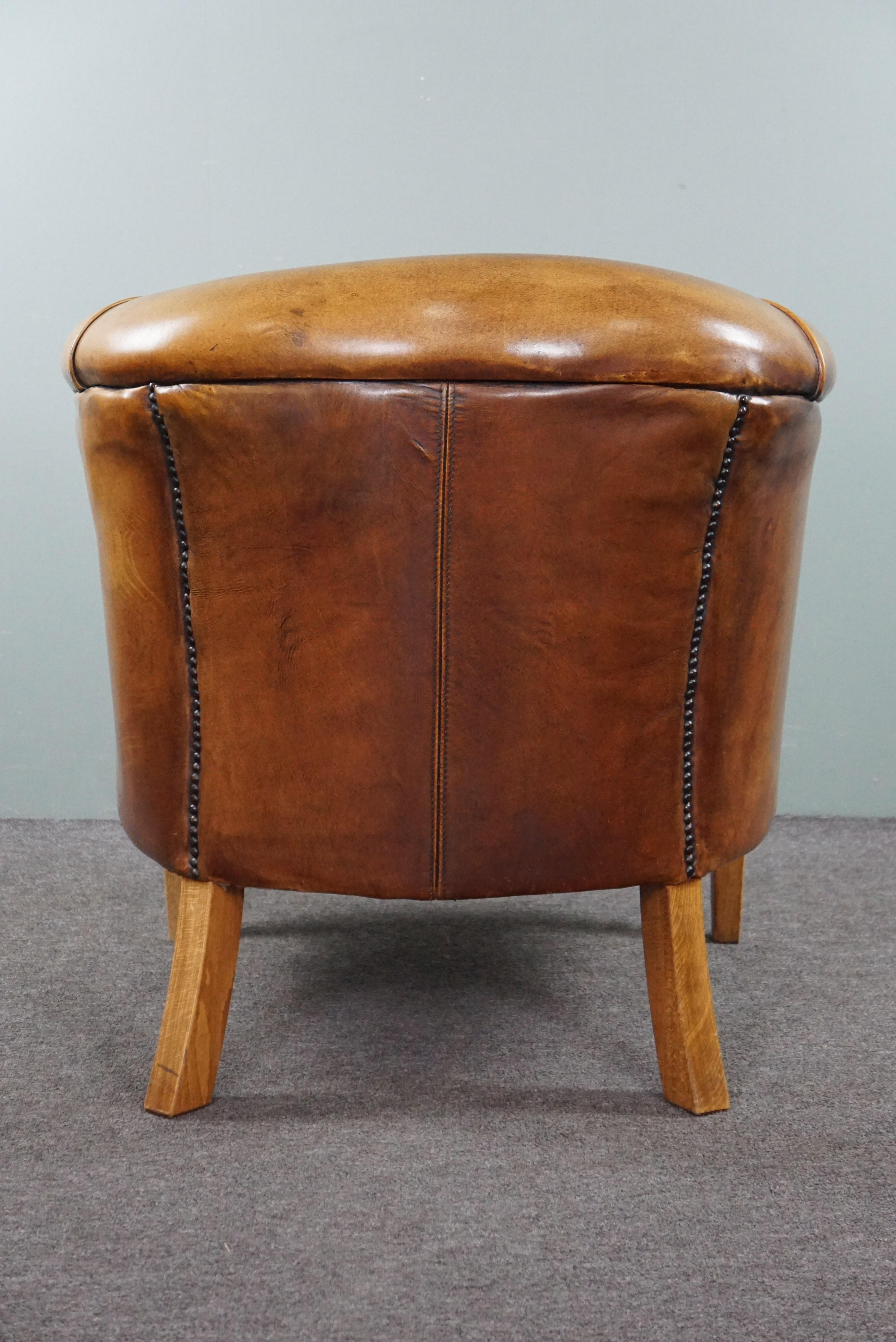Contemporary Characteristic club chair made of cowhide leather For Sale