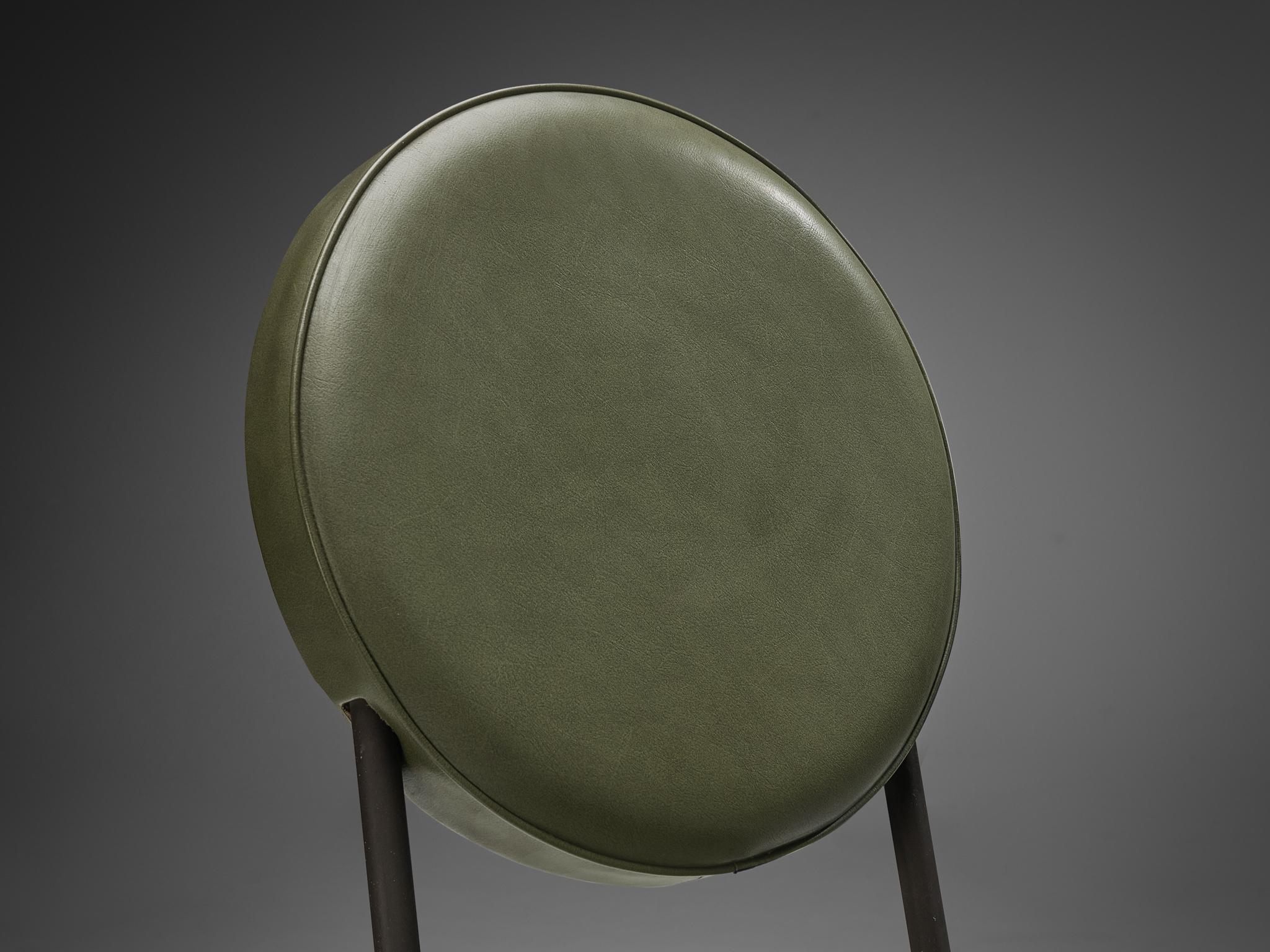 Ensemble caractéristique italien de dix chaises de salle à manger en cuir vert olive  en vente 3