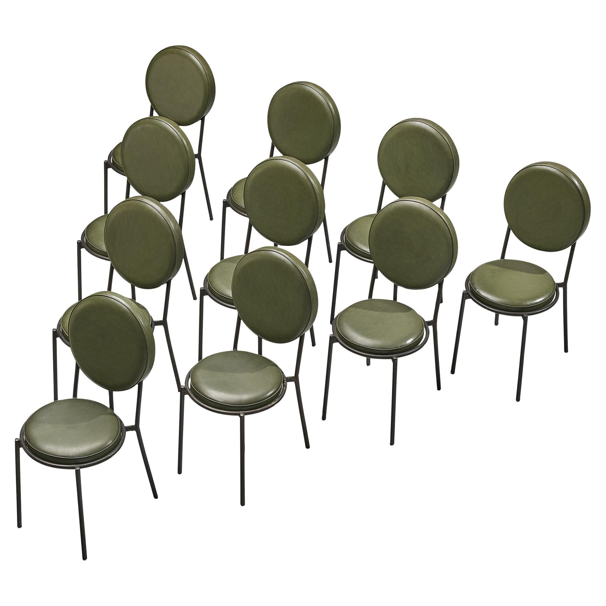 Ensemble caractéristique italien de dix chaises de salle à manger en cuir vert olive  en vente