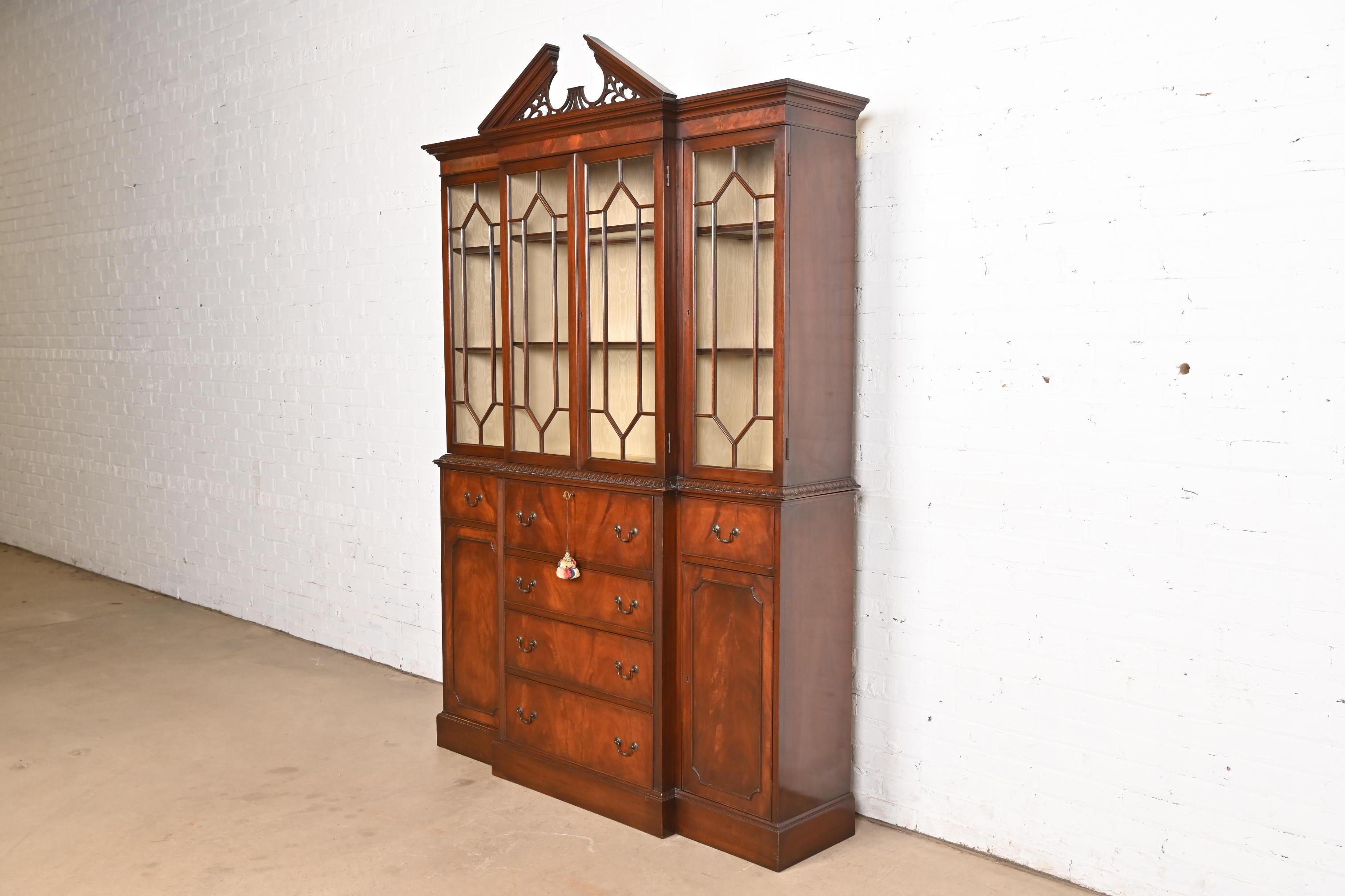 Charak Furniture Georgian Carved Flame Mahogany Lighted Breakfront Bookcase In Good Condition In South Bend, IN