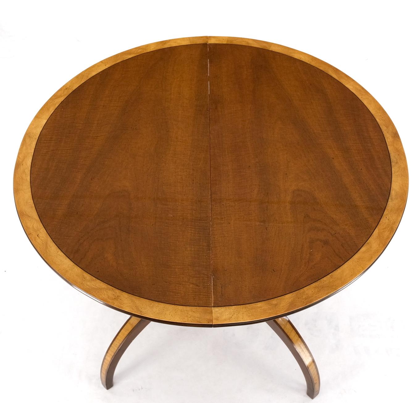 Charak Lacquered Mahogany Banded Round Dining Table w/ 2 Leaves Inlaid Legs Mint For Sale 1