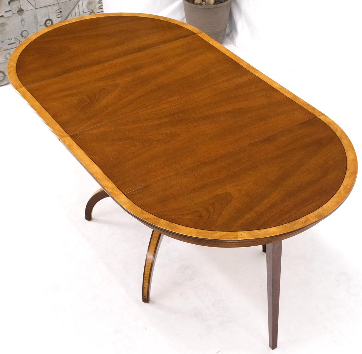 Federal Charak Lacquered Mahogany Banded Round Dining Table w/ 2 Leaves Inlaid Legs Mint For Sale