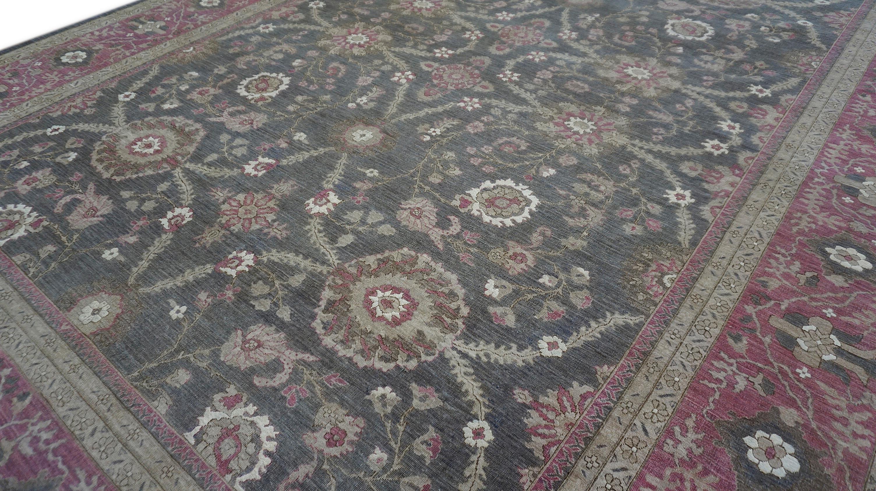 Holzkohle und staubige Himbeere Sultanabad Floral Wollteppich - 8'10