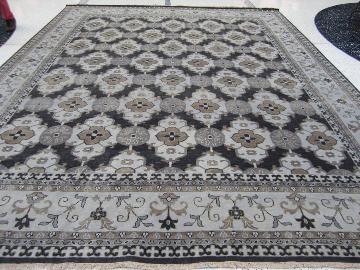 Indian Charcoal and Grey All Over Diamond Pattern Rug For Sale
