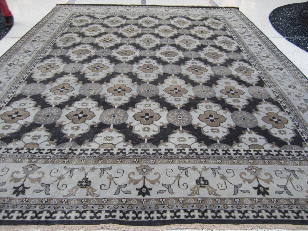 Indiano Tappeto con motivo a diamante all over color carbone e grigio in vendita