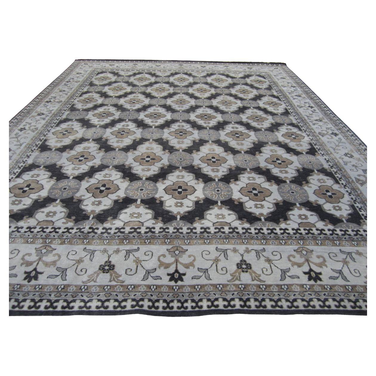 Charcoal and Grey All Over Diamond Pattern Rug For Sale