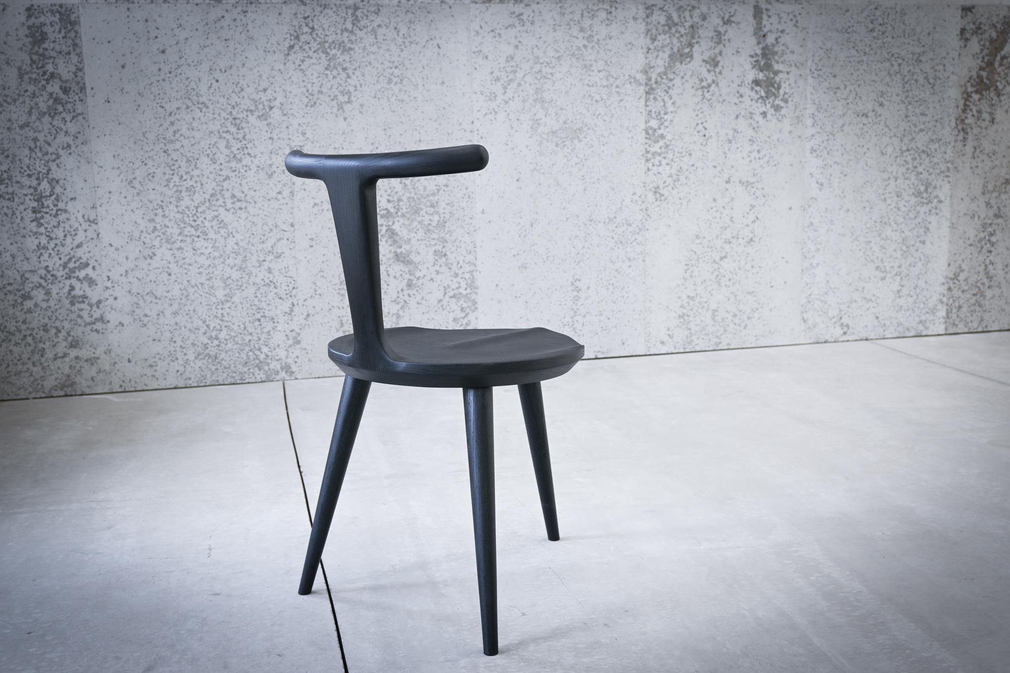 Charcoal Ash Oxbend Chair 3 Legs by Fernweh Woodworking In New Condition For Sale In Geneve, CH