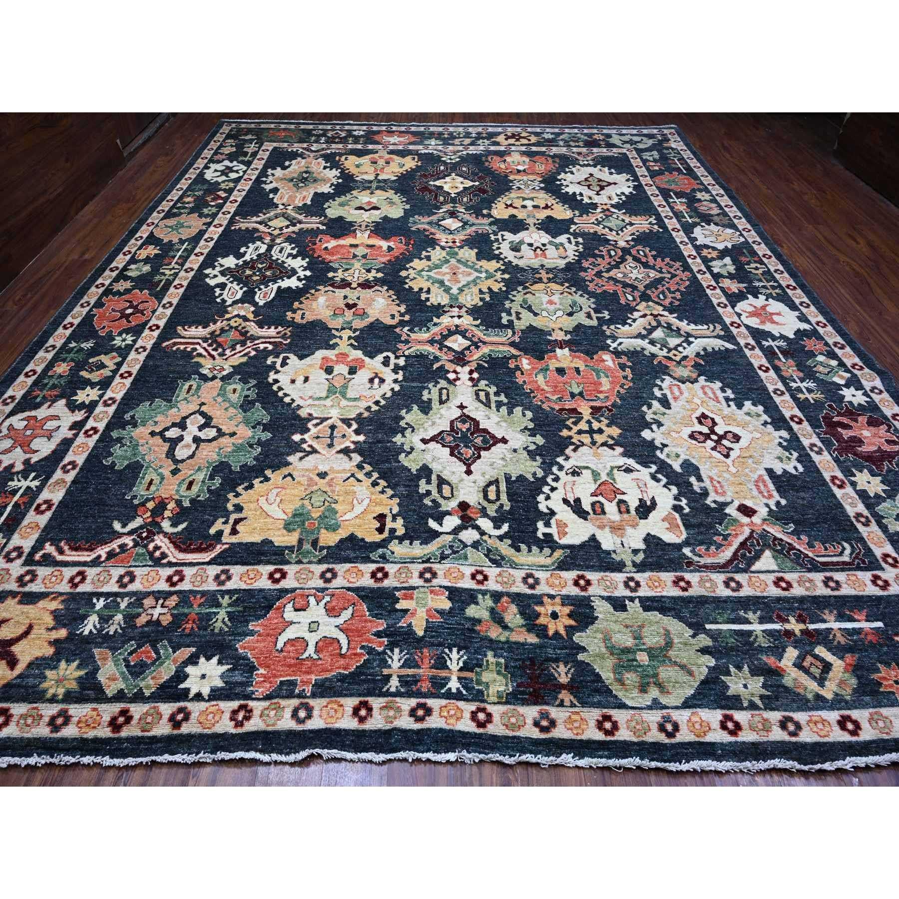 Esta fabulosa alfombra anudada a mano ha sido creada y diseñada para ofrecer mayor resistencia y durabilidad. Esta alfombra ha sido elaborada a mano durante semanas con el método tradicional que se utiliza para hacer
Tamaño exacto de la alfombra en