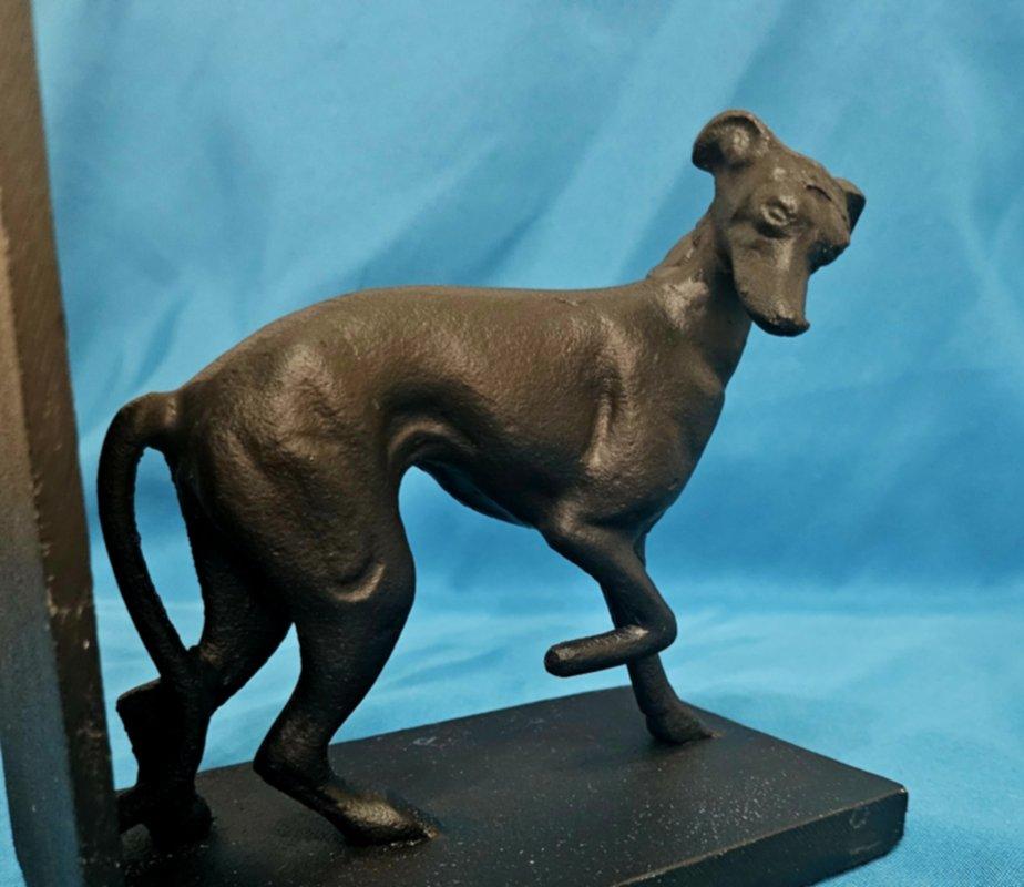 VENDITA CHIUSA Fermalibri scultoreo in metallo nero carbone con levriero/hippet in vendita 1