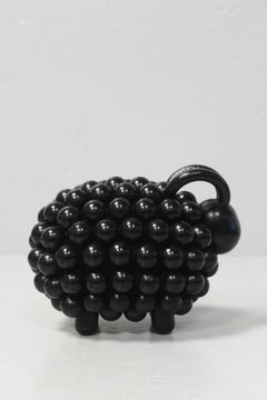 Scultura di ariete "Pässi" in legno di pino nero carbone di Kaija Aarikka, Finlandia