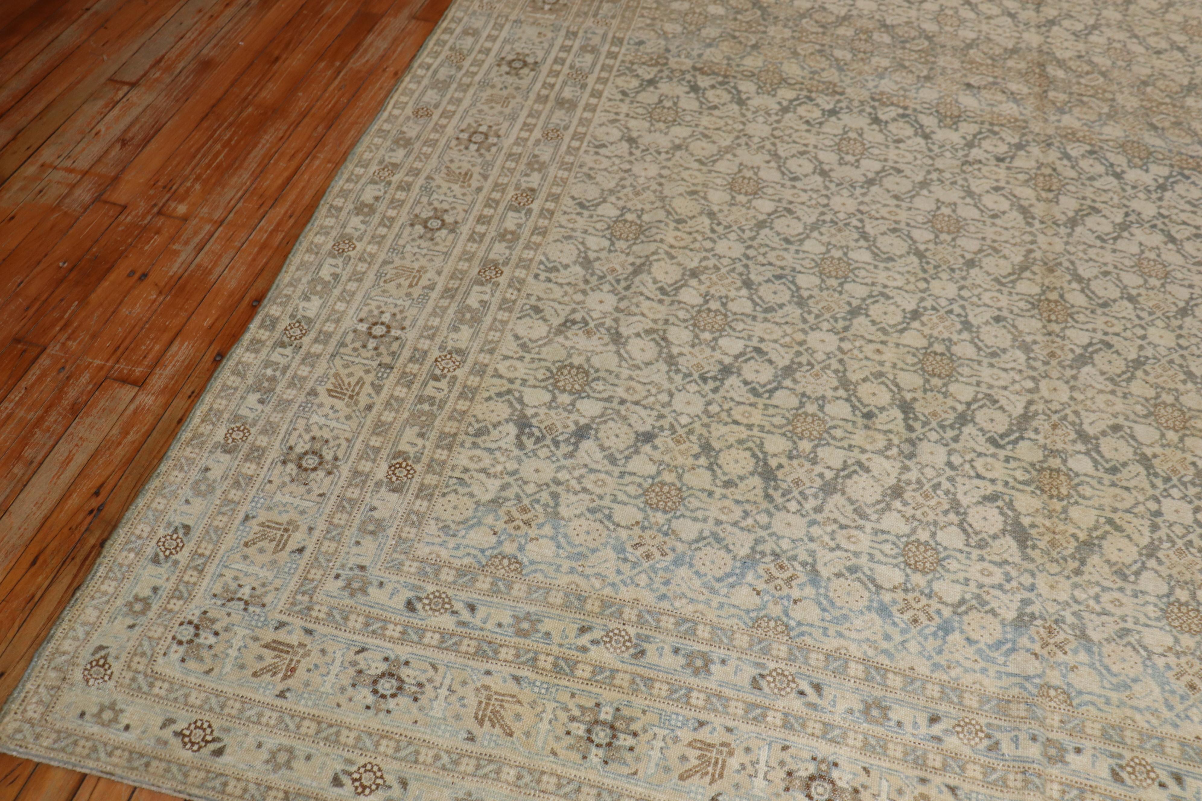 Un tapis persan Tabriz du début du 20e siècle avec votre motif classique herati en marron, vert, tan avec des touches de bleu clair à une extrémité

Mesures : 7'`11'' x 10'4''

Un Tabriz ancien peut être fabriqué en coton ou en soie et tissé comme