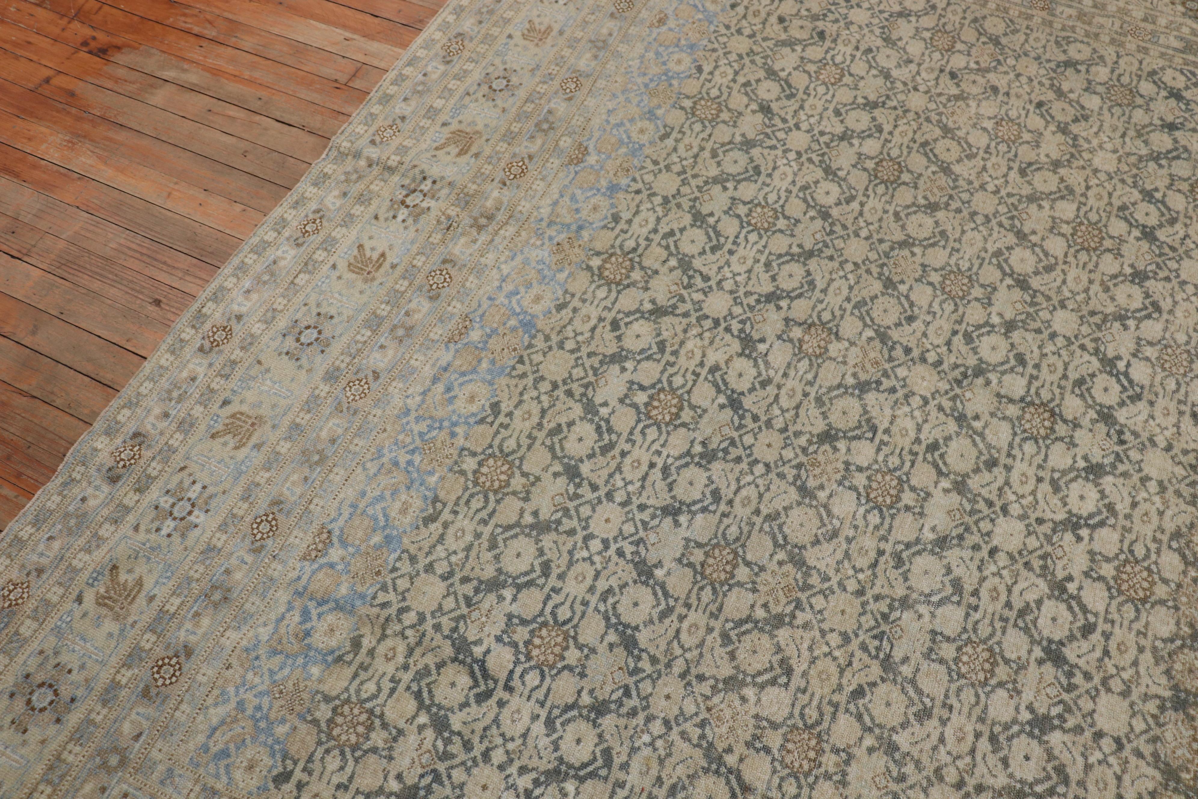 Antiker persischer Tabriz-Teppich in Anthrazit, Braun, Grün und Blau in Zimmergröße (Georgian) im Angebot