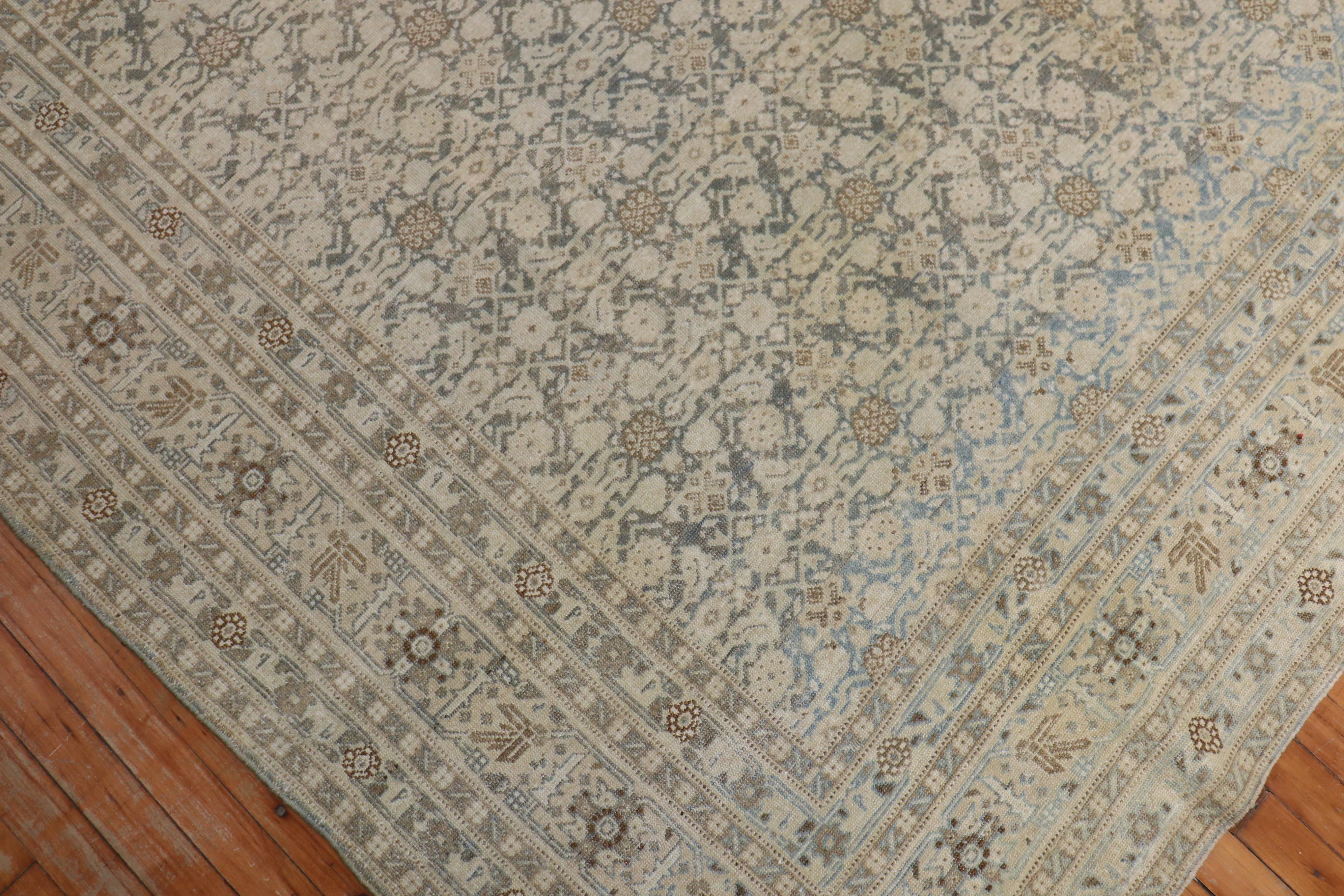 Antiker persischer Tabriz-Teppich in Anthrazit, Braun, Grün und Blau in Zimmergröße im Angebot 1