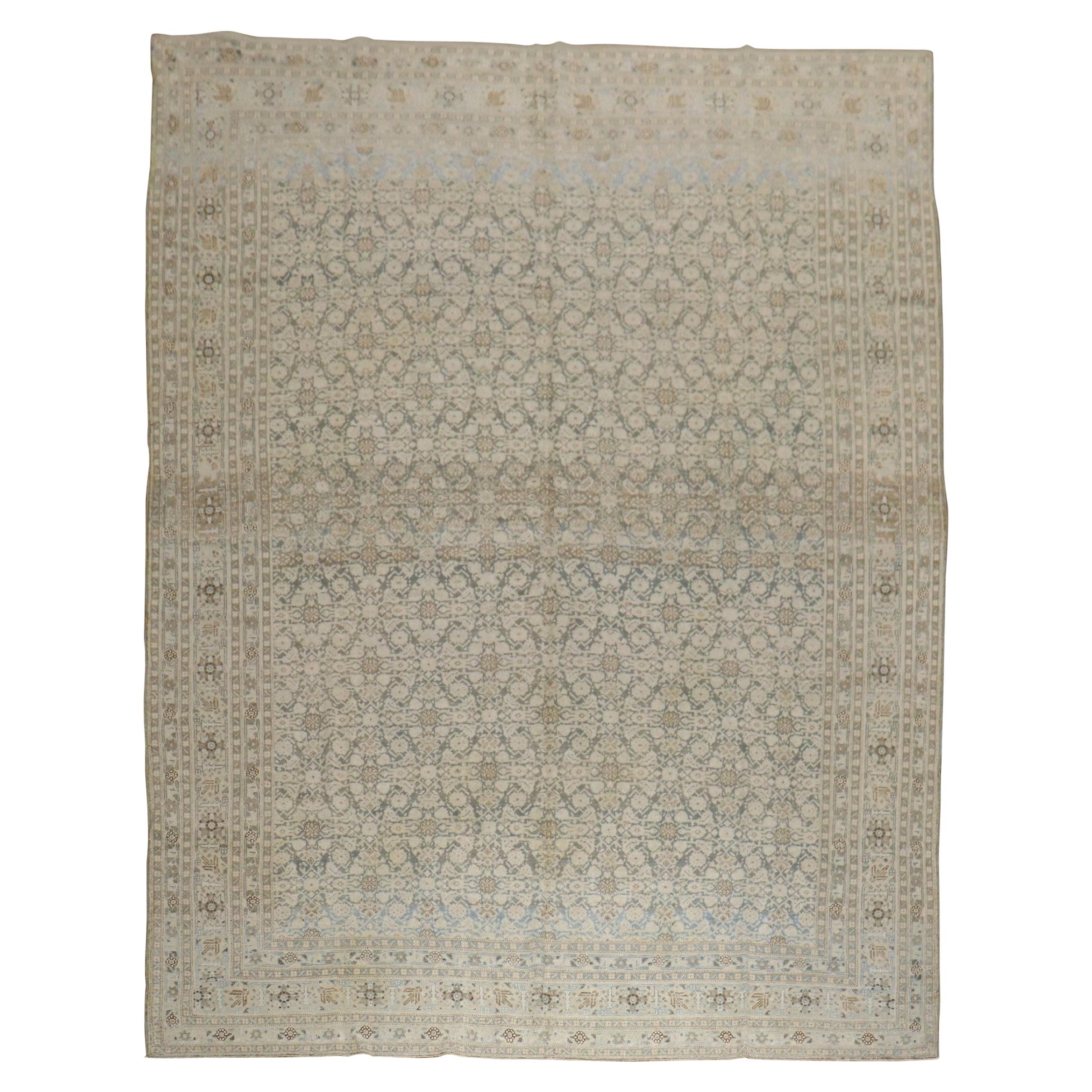 Antiker persischer Tabriz-Teppich in Anthrazit, Braun, Grün und Blau in Zimmergröße