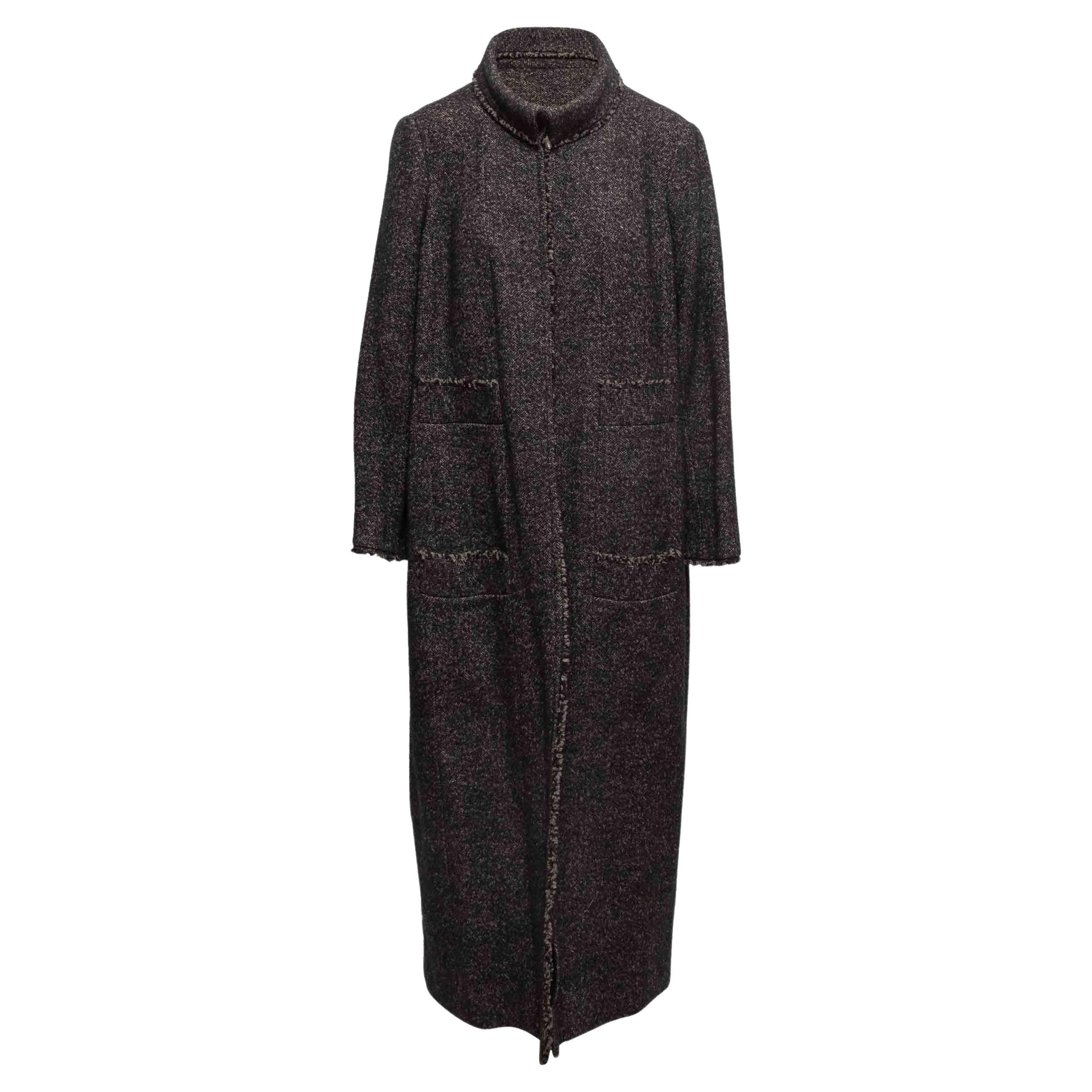 Anthrazitfarbener Chanel Fischgrätenmantel aus langer Wolle Größe FR 46