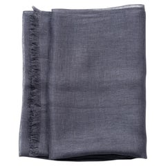 Sciarpa in morbido misto lino e seta, tessuta a mano, color grigio antracite