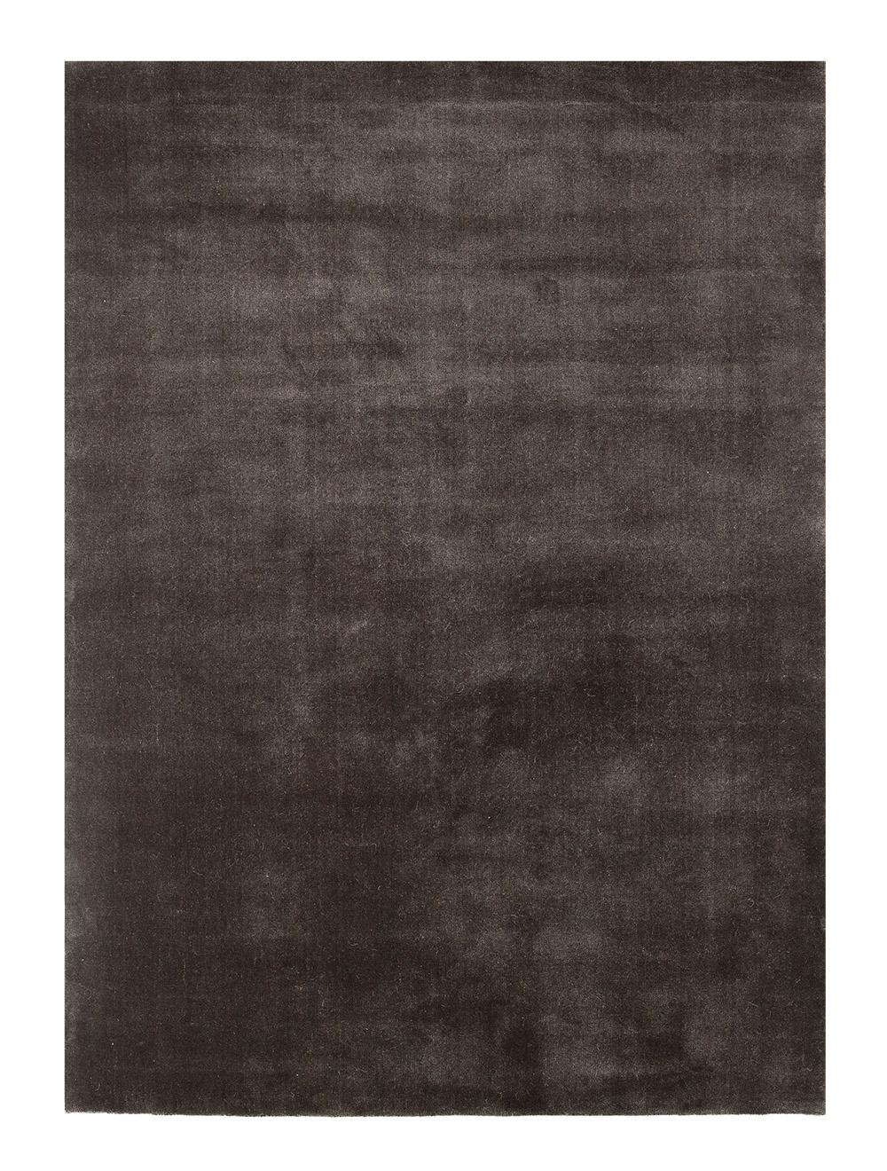Charcoal earth carpet by Massimo Copenhagen
Handwoven
Materials: 100% New Zealand Wool
Dimensions: W 300 x H 400 cm
Available colors: Verte Grey, Moss Green, Blush, Sea Green, and Charcoal.
Other dimensions are available: 140x200 cm, 170x240