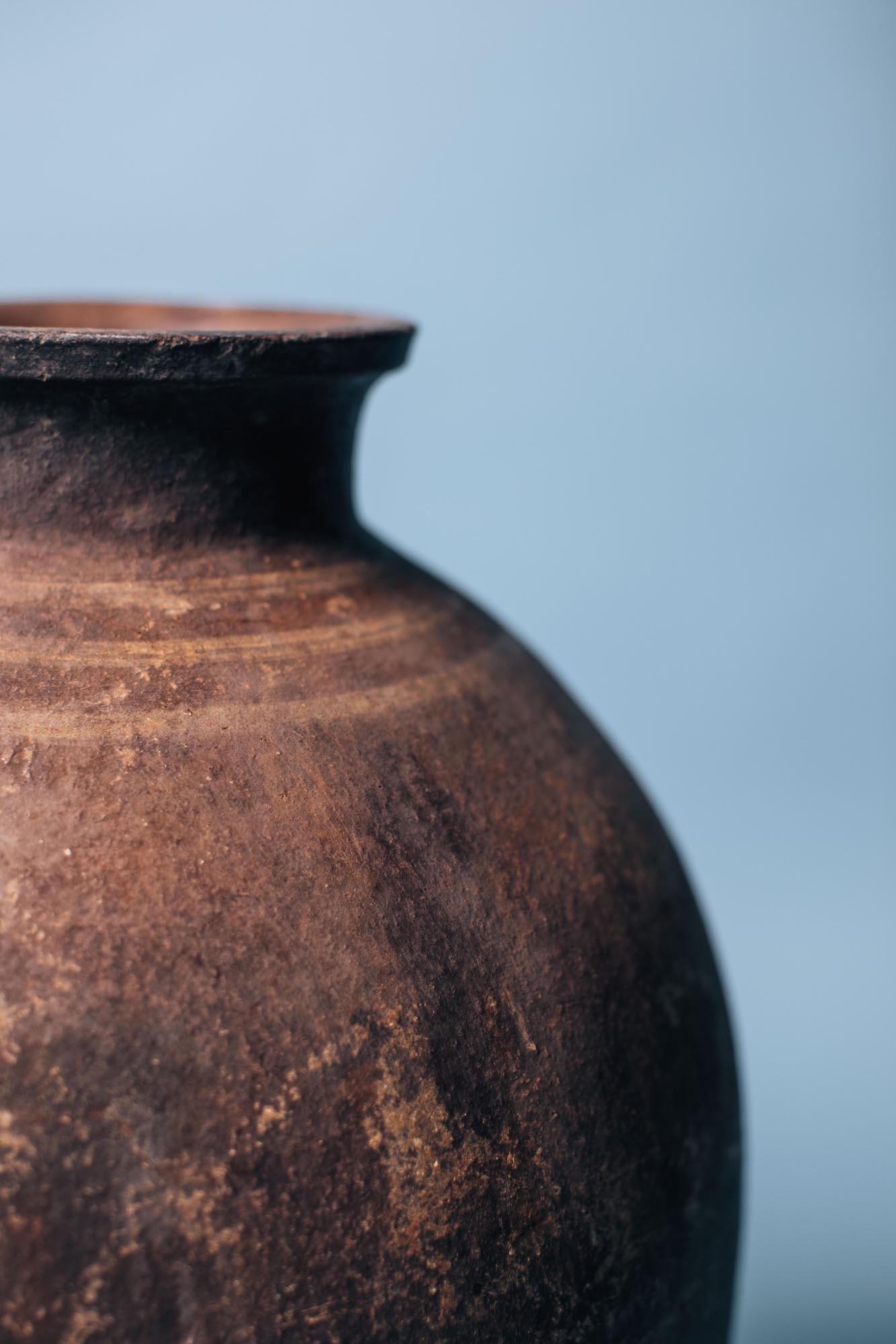 Metà XX secolo Charcoal-Fired Terracotta Storage Jar, Early 20th Century Mediterranean Vessel in vendita