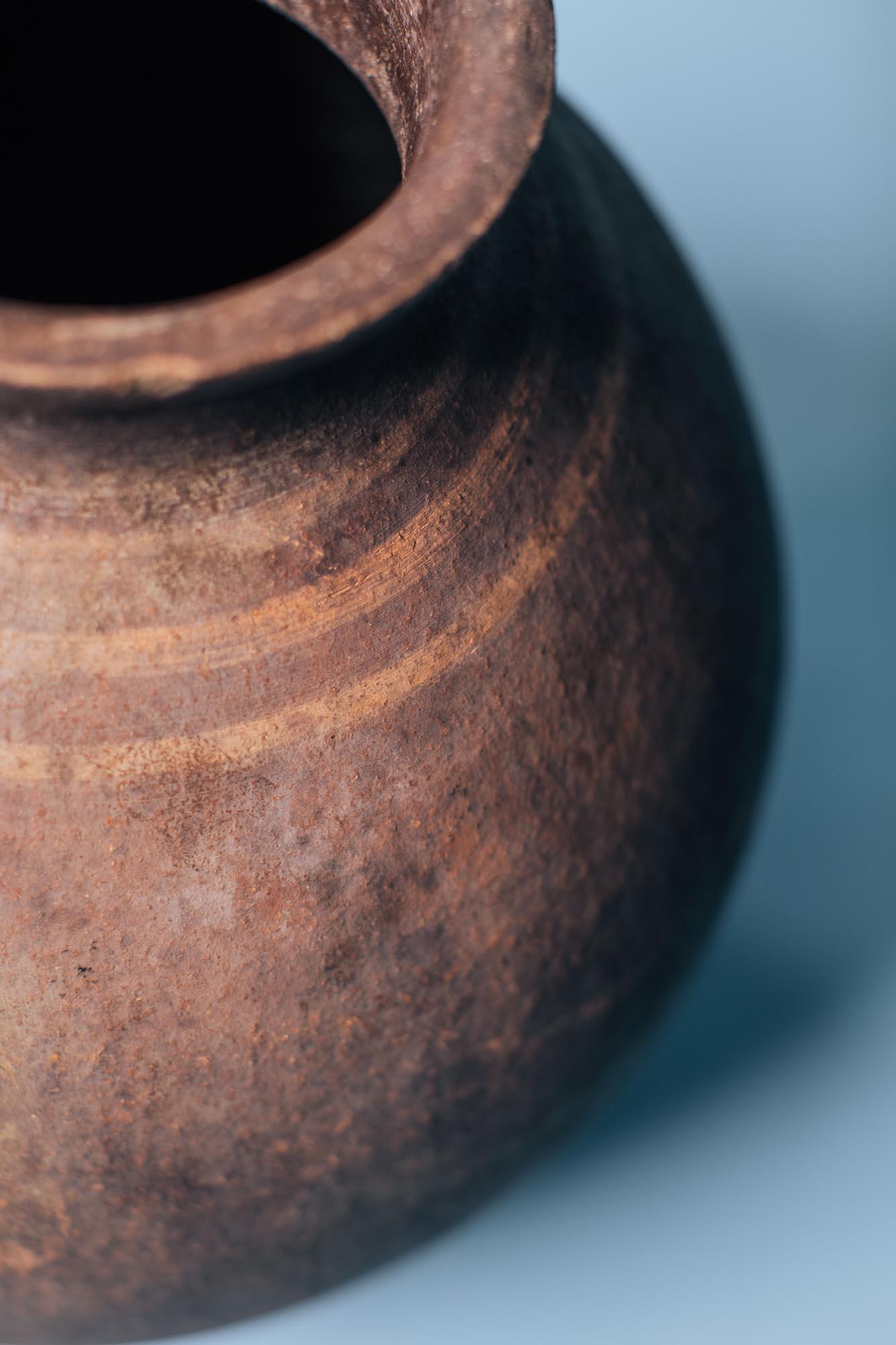 Charcoal-Fired Terracotta Storage Jar, Early 20th Century Mediterranean Vessel in vendita 1