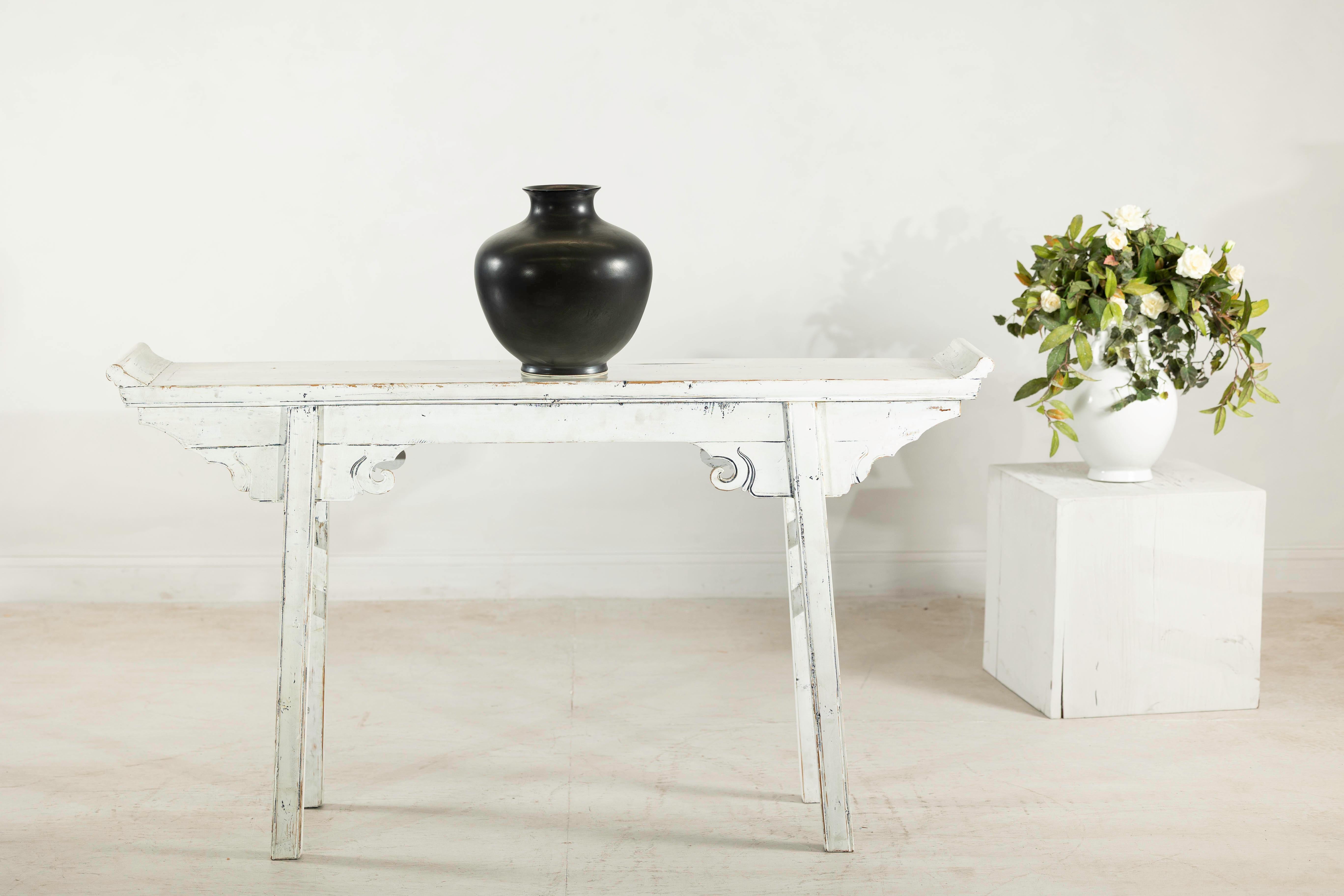 This large vintage ceramic vase features a dramatic charcoal-gray glaze with a smooth finish, emphasizing its graceful, rounded silhouette. The generous, full-bodied form is balanced by a short neck and gently flared rim, giving the piece both