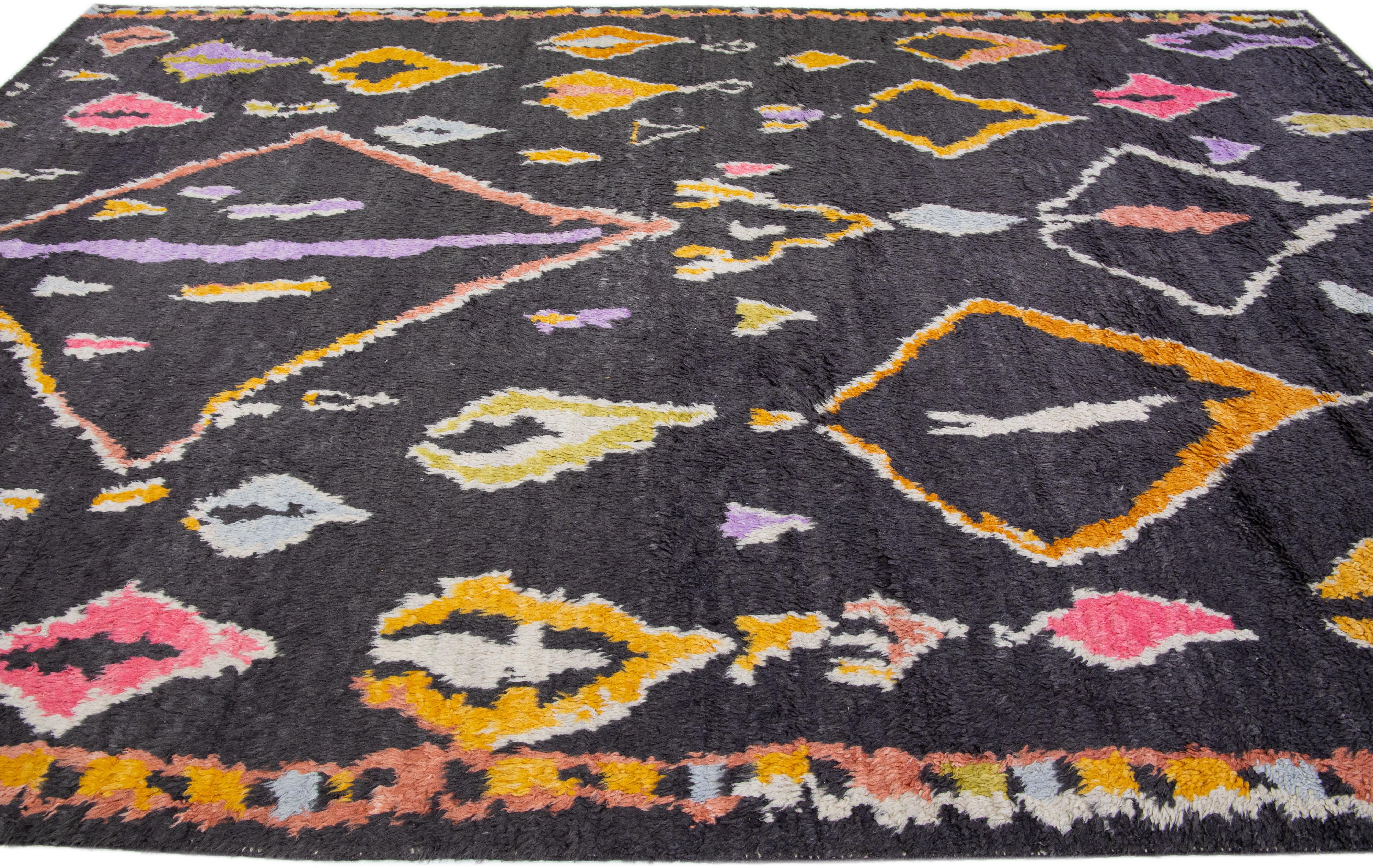 Afghan Tapis moderne en laine de style marocain anthracite avec motif multicolore en vente