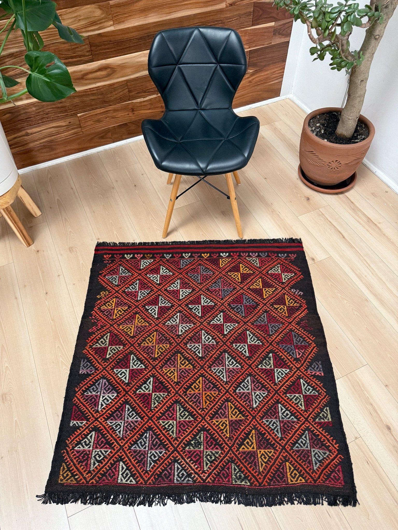 Turc Kilim turc Cicim orange anthracite • Tapis brodé (3′×4′) • 1960s en vente
