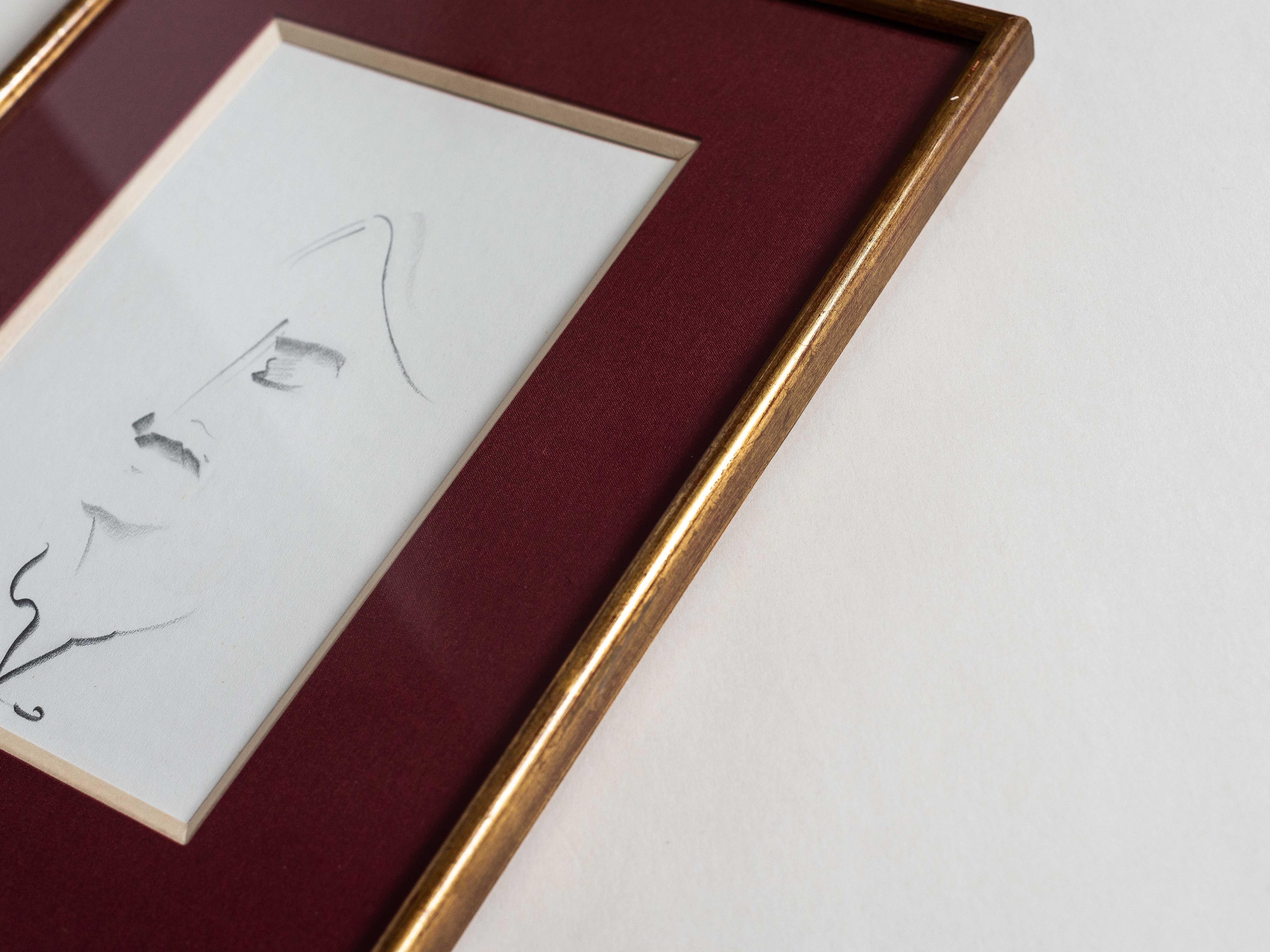 Feuille d'or Portrait d'homme au fusain, encadré en bois doré, français, milieu du 20e siècle en vente