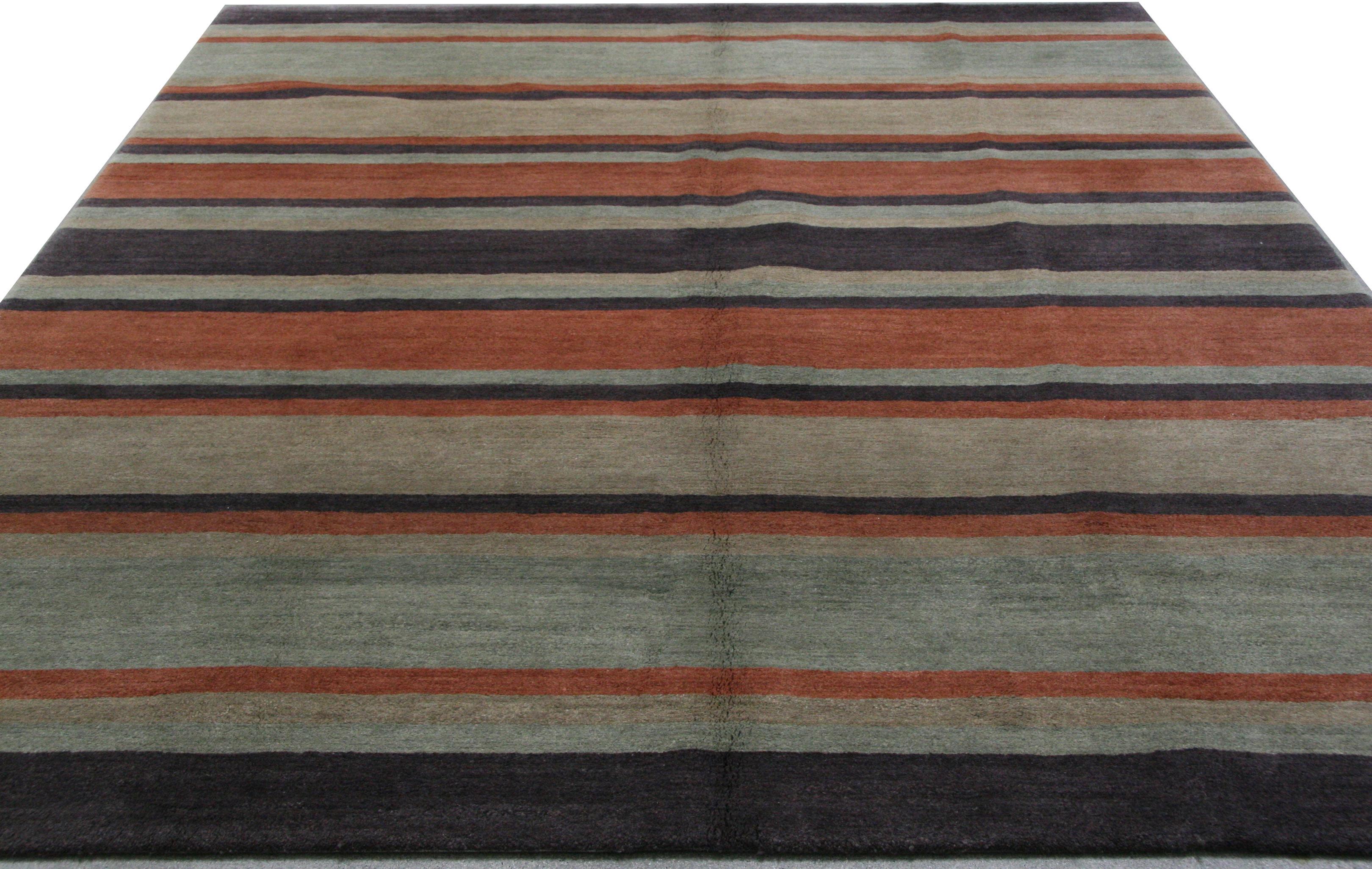 Tapis à rayures anthracite
Couleurs : Anthracite, rouille, or et beige.