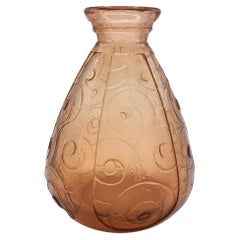 Charder Le Verre FRANCAIS carved glass vase