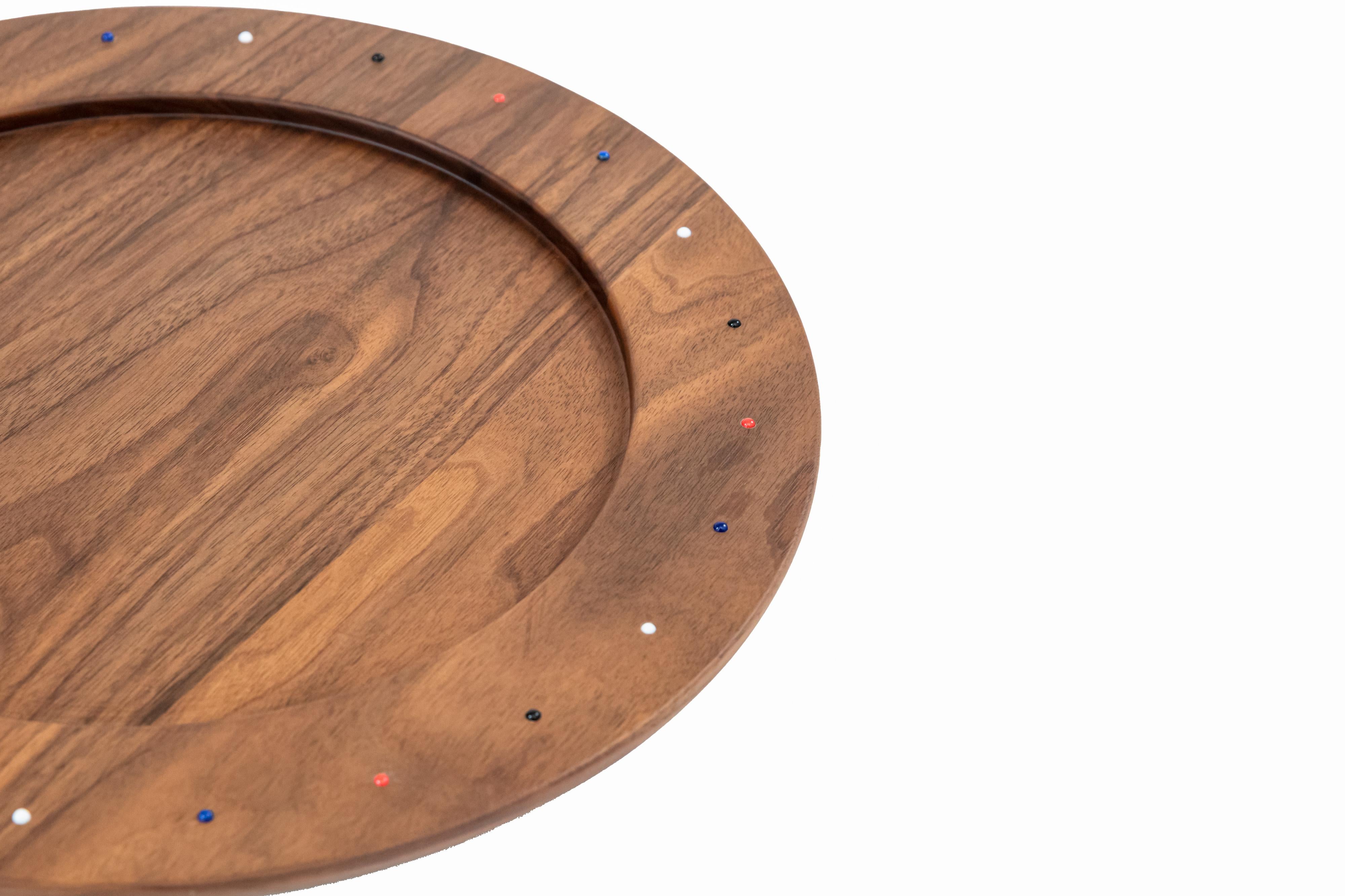 Holz-Platten-Serviertablett aus Nussbaumholz aus der Kollektion SoShiro Pok im Zustand „Neu“ im Angebot in London, GB