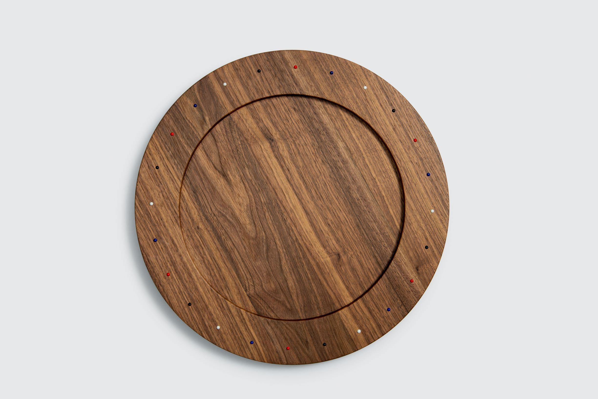 Wooden charger plate serving tray of walnut wood from the SoShiro Pok collection In New Condition For Sale In London, GB