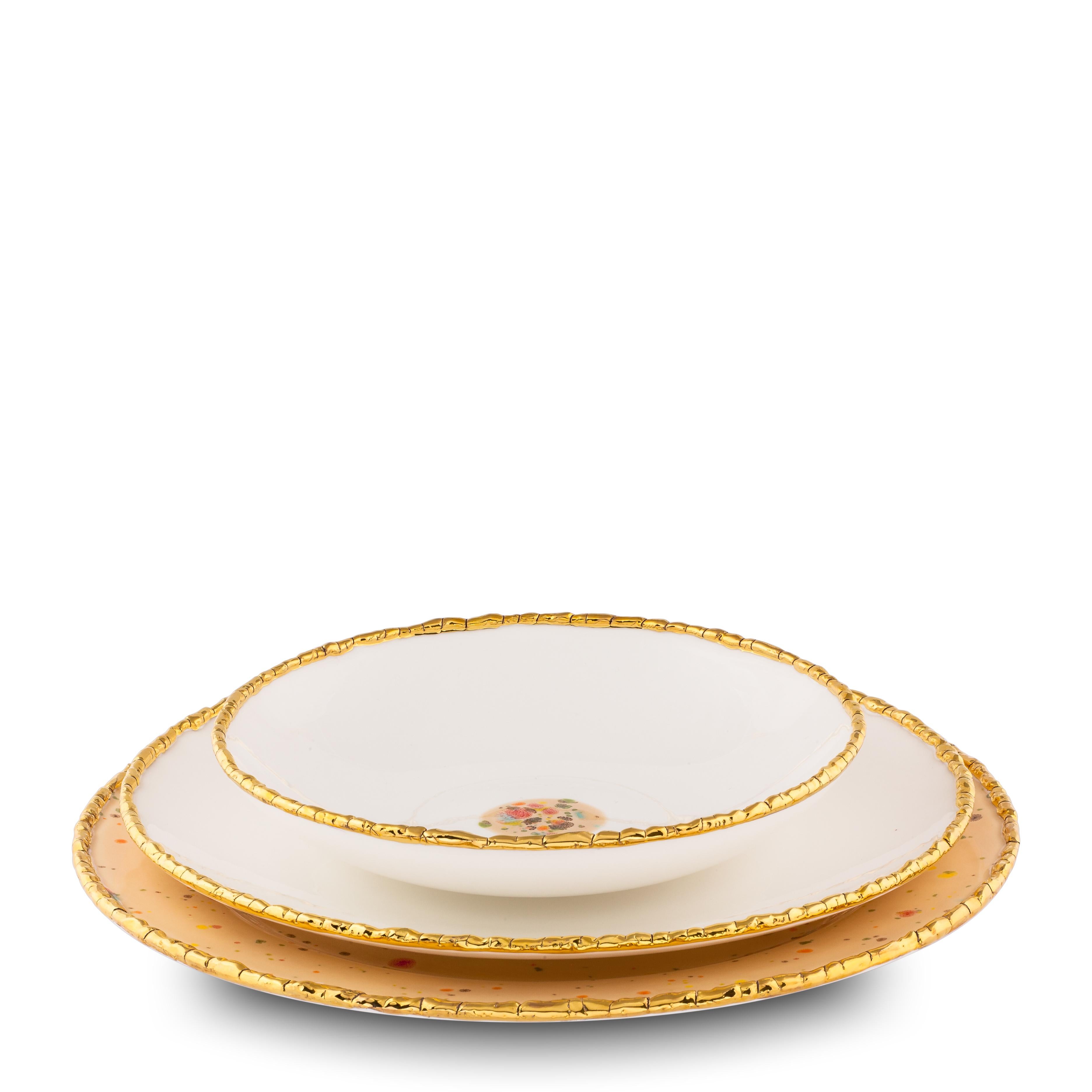 Contemporary Charger Plate Gold Hand Painted Porcelain Tableware In New Condition For Sale In Roma, RM