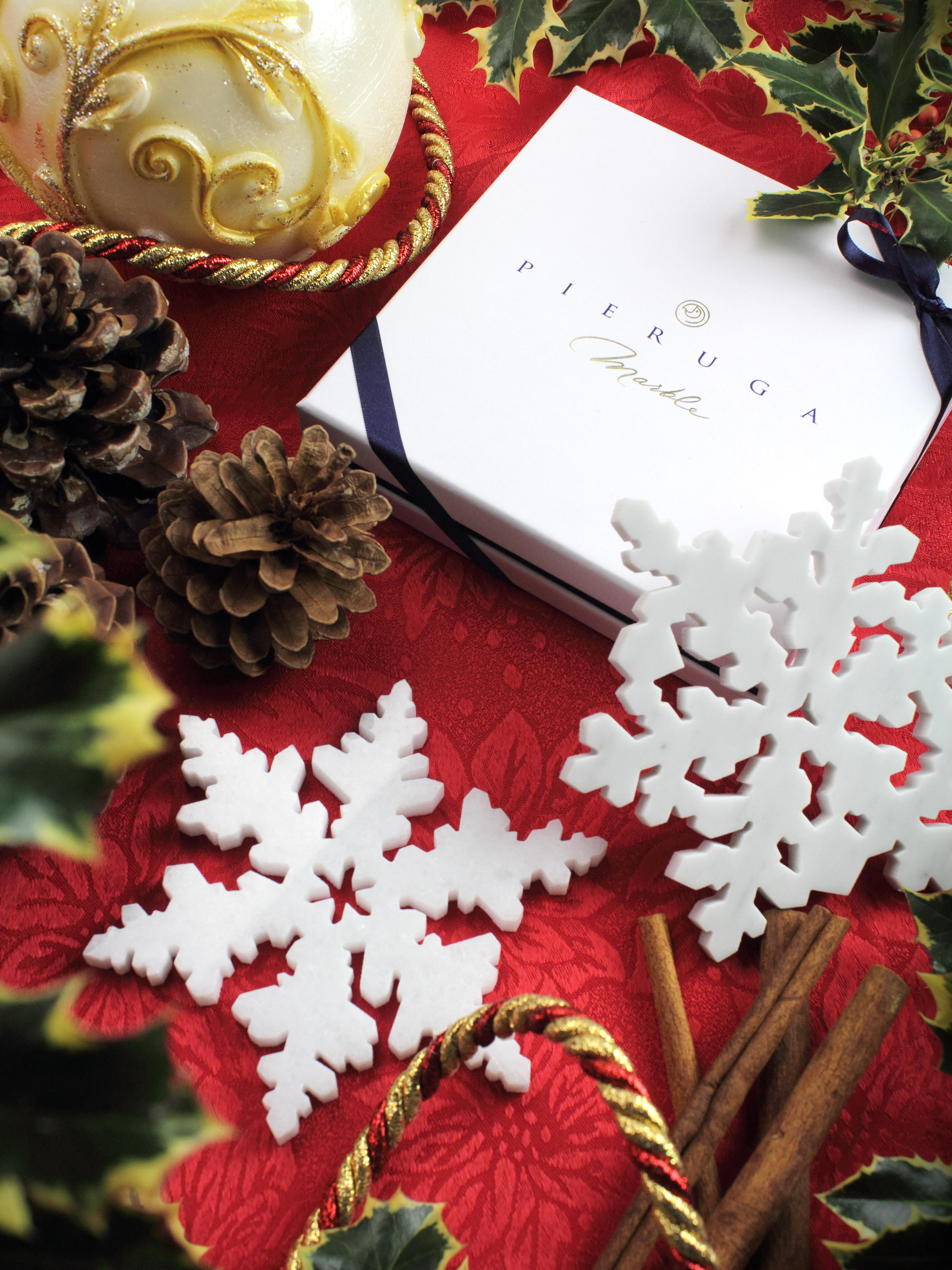 Plateaux de service et décoration de Noël en marbre blanc, faits à la main en vente 1